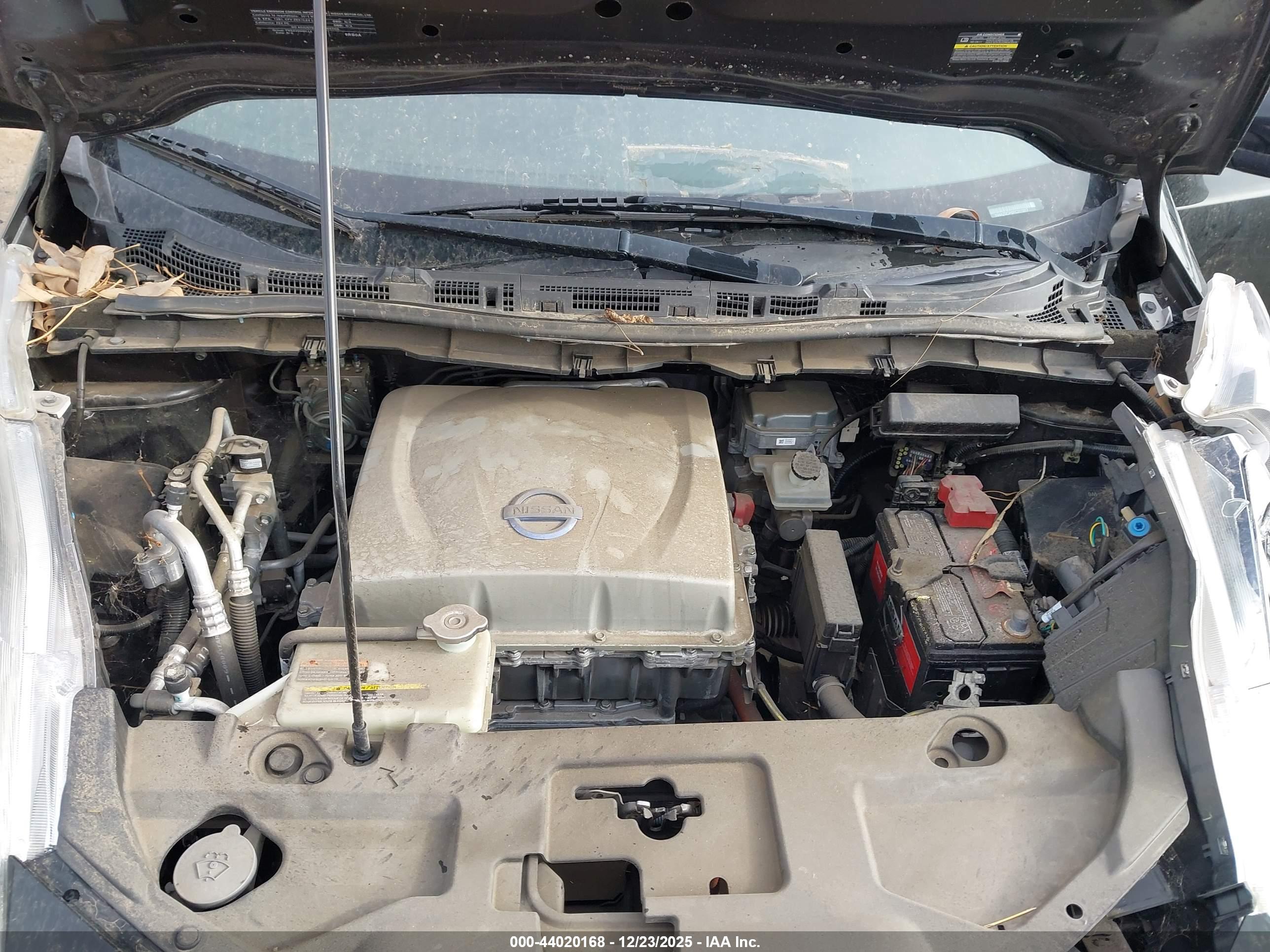 NISSAN LEAF image 10