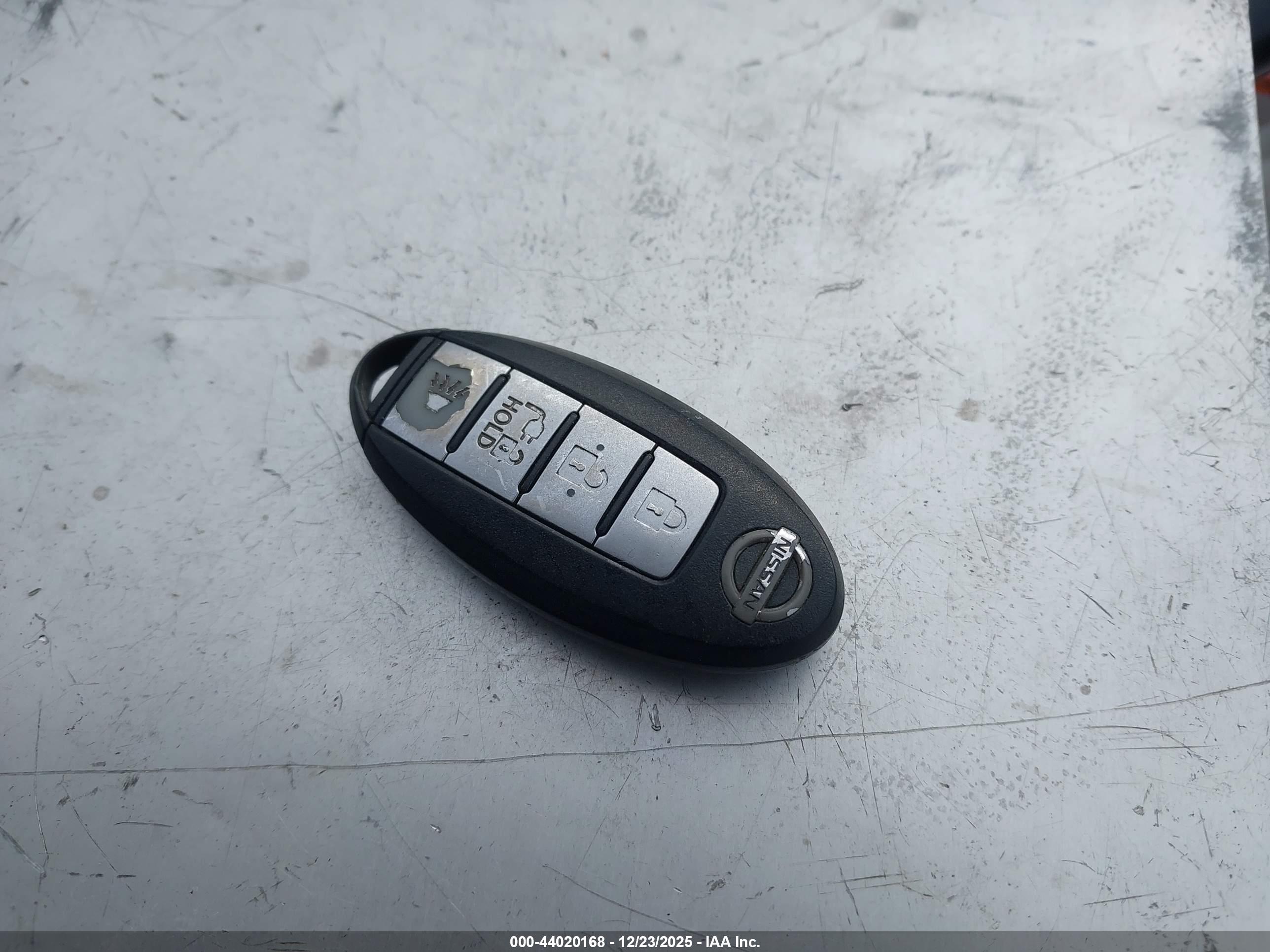 NISSAN LEAF image 11