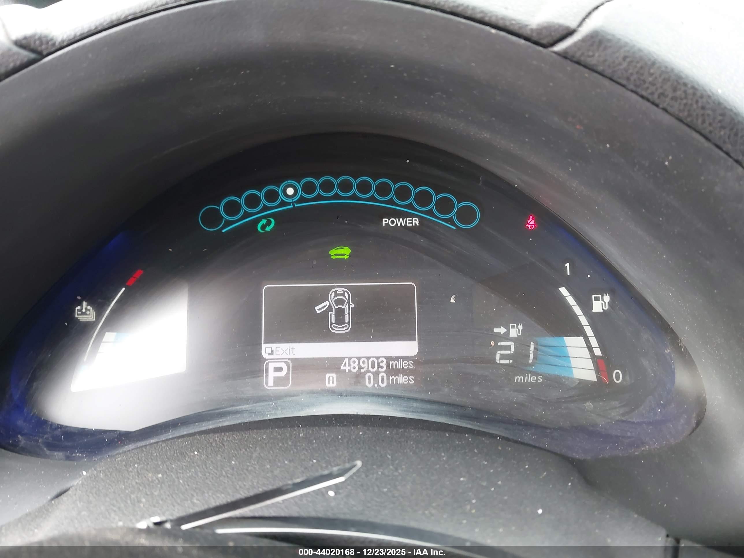 NISSAN LEAF image 7