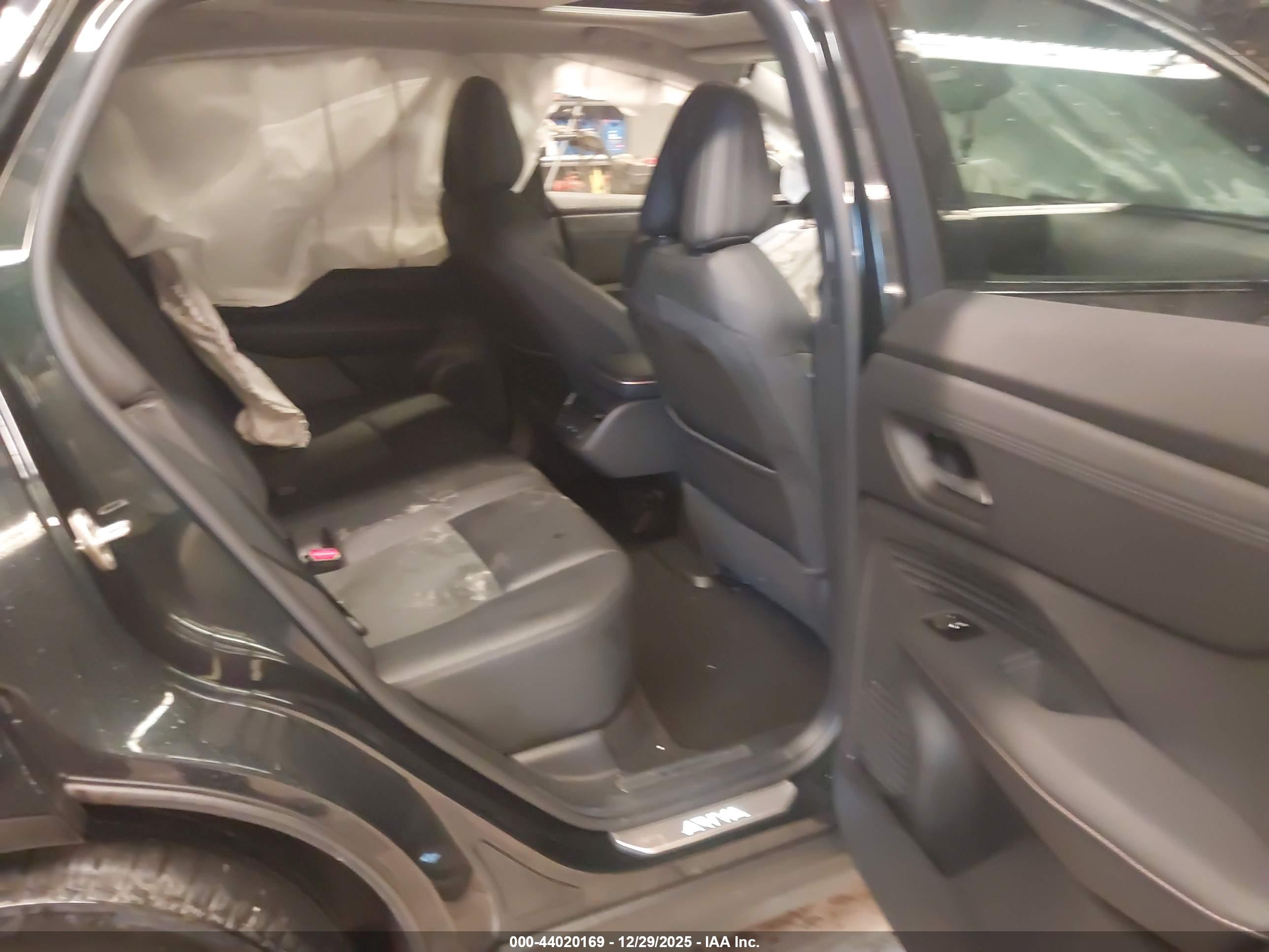 NISSAN ARIYA image 8