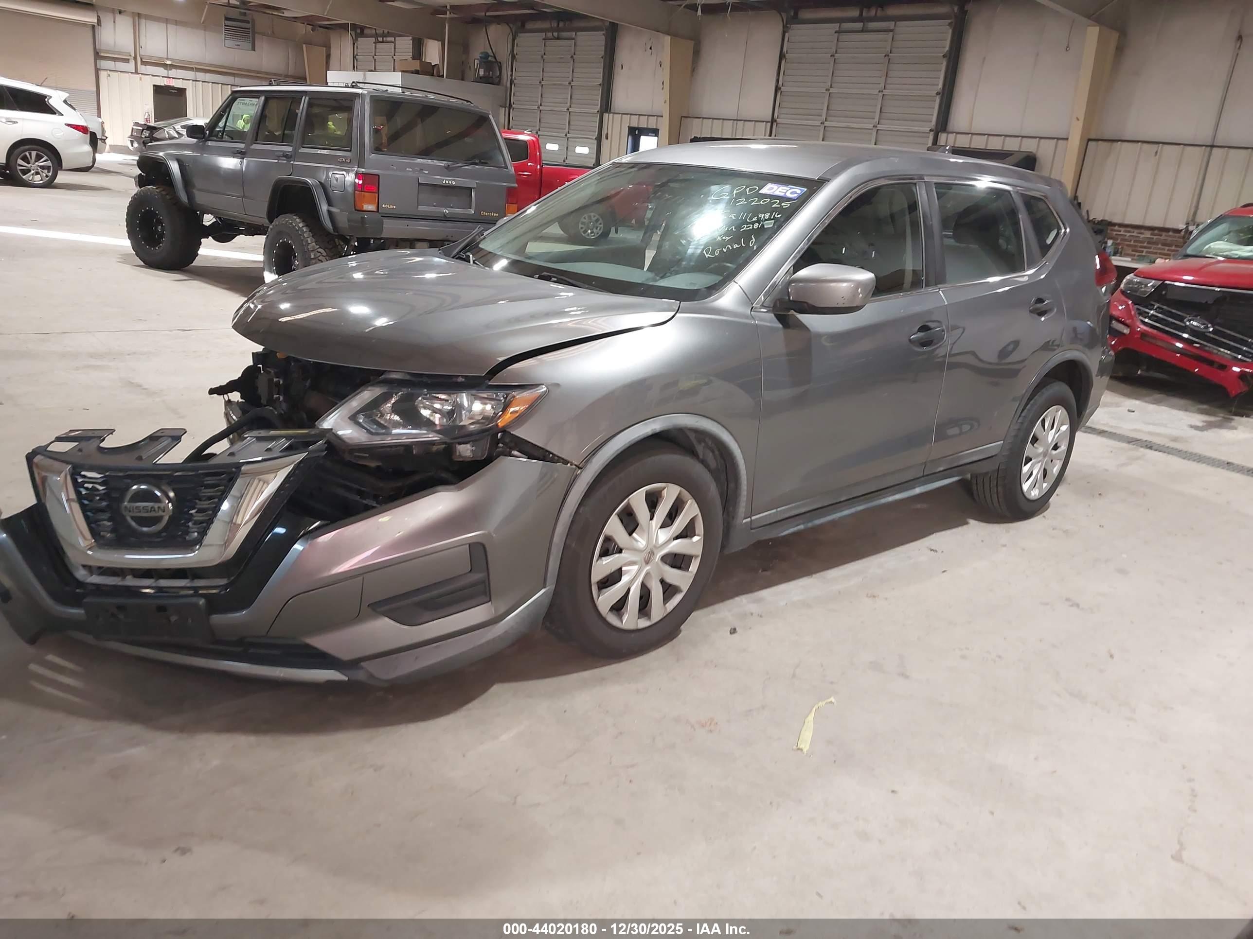 NISSAN ROGUE image 2