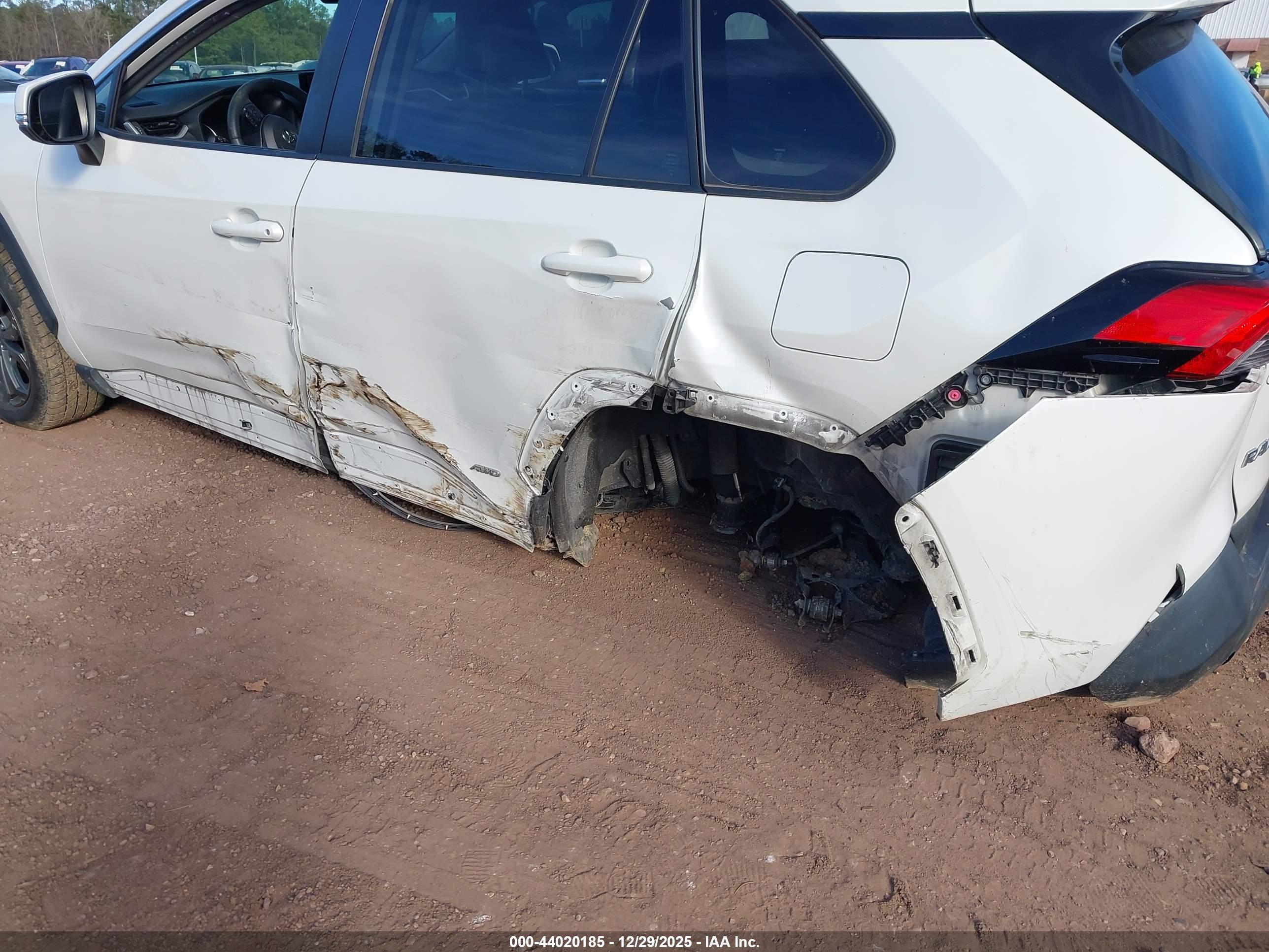 TOYOTA RAV4 image 6
