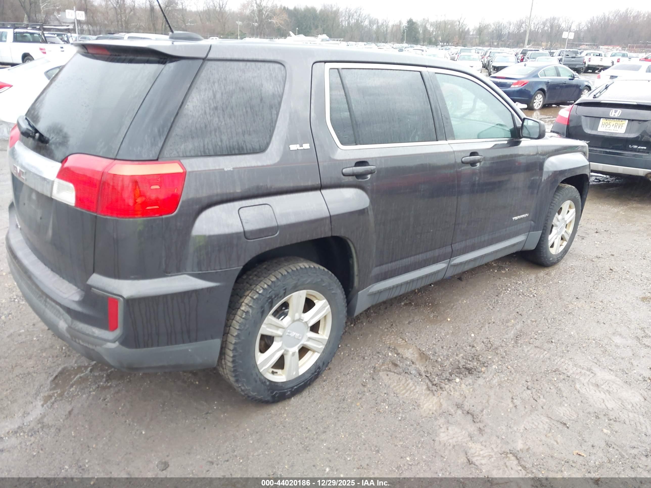 GMC TERRAIN image 4