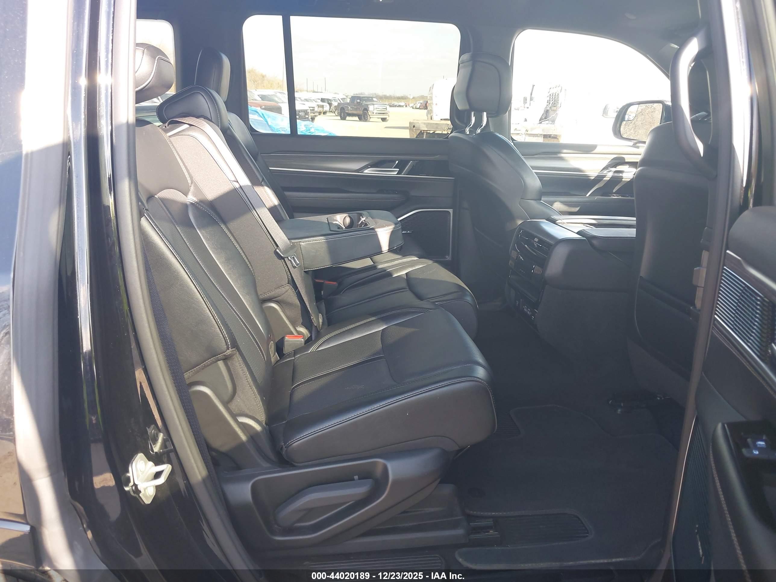 JEEP WAGONEER image 8