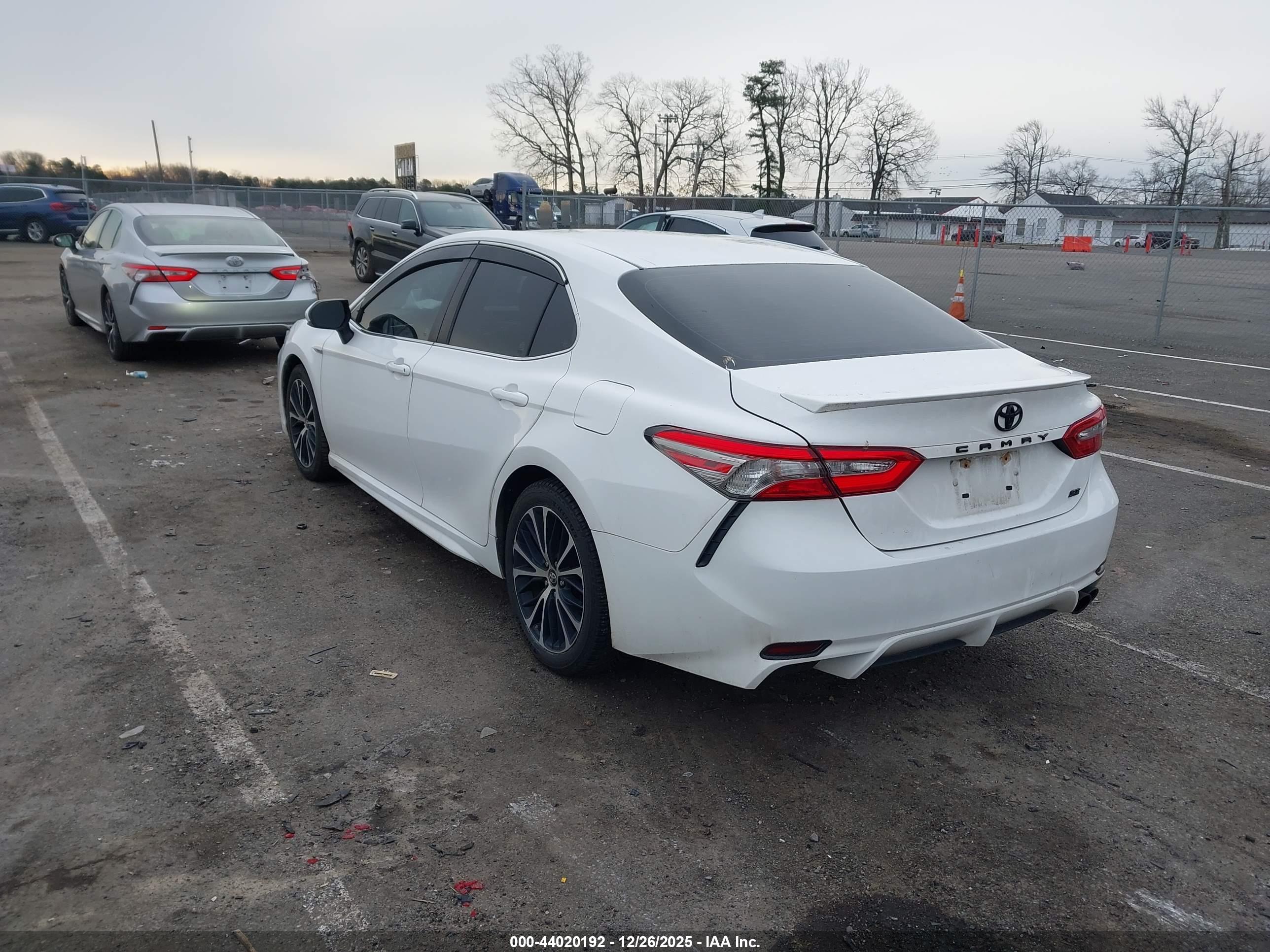 TOYOTA CAMRY image 3