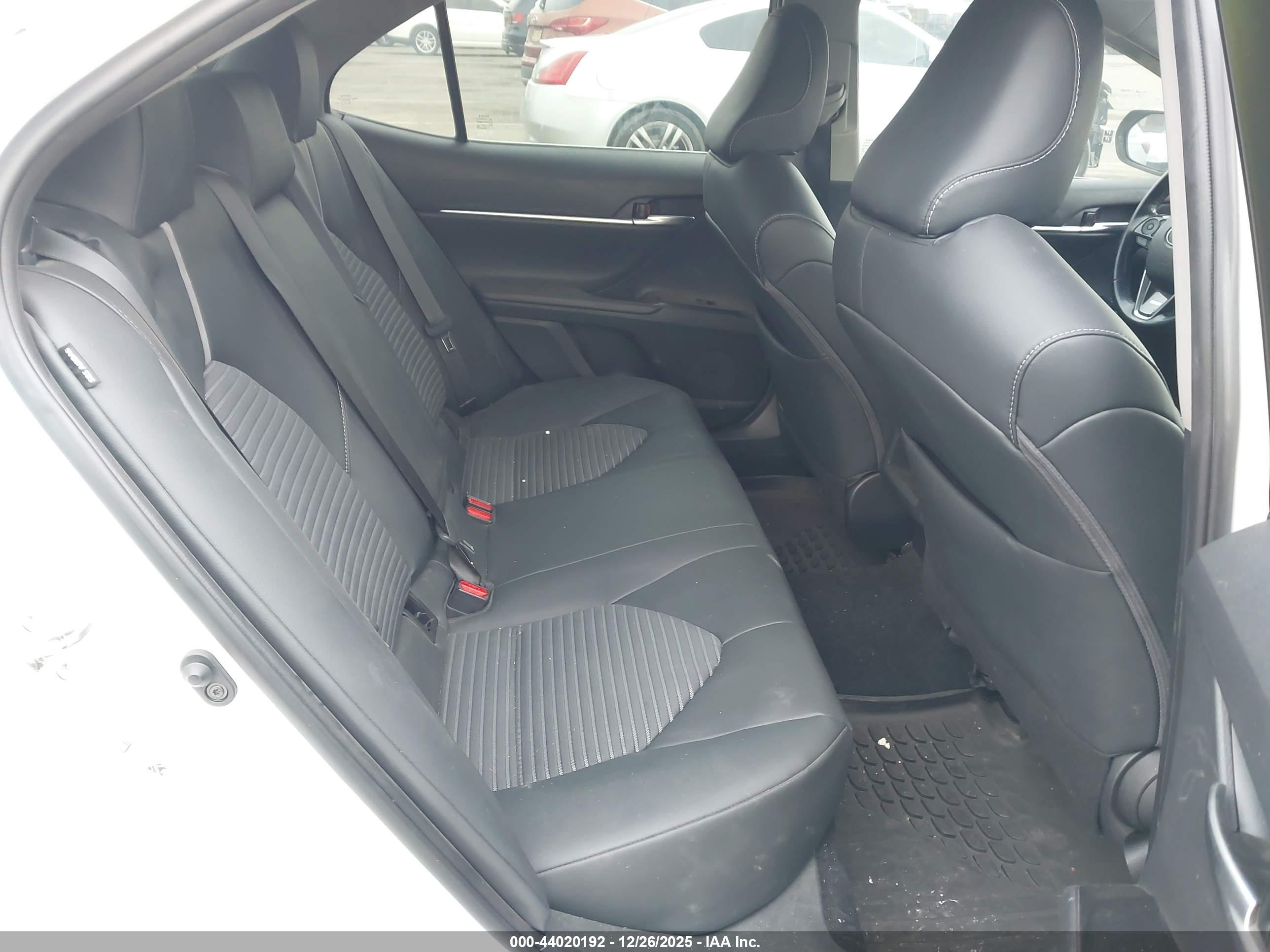 TOYOTA CAMRY image 8
