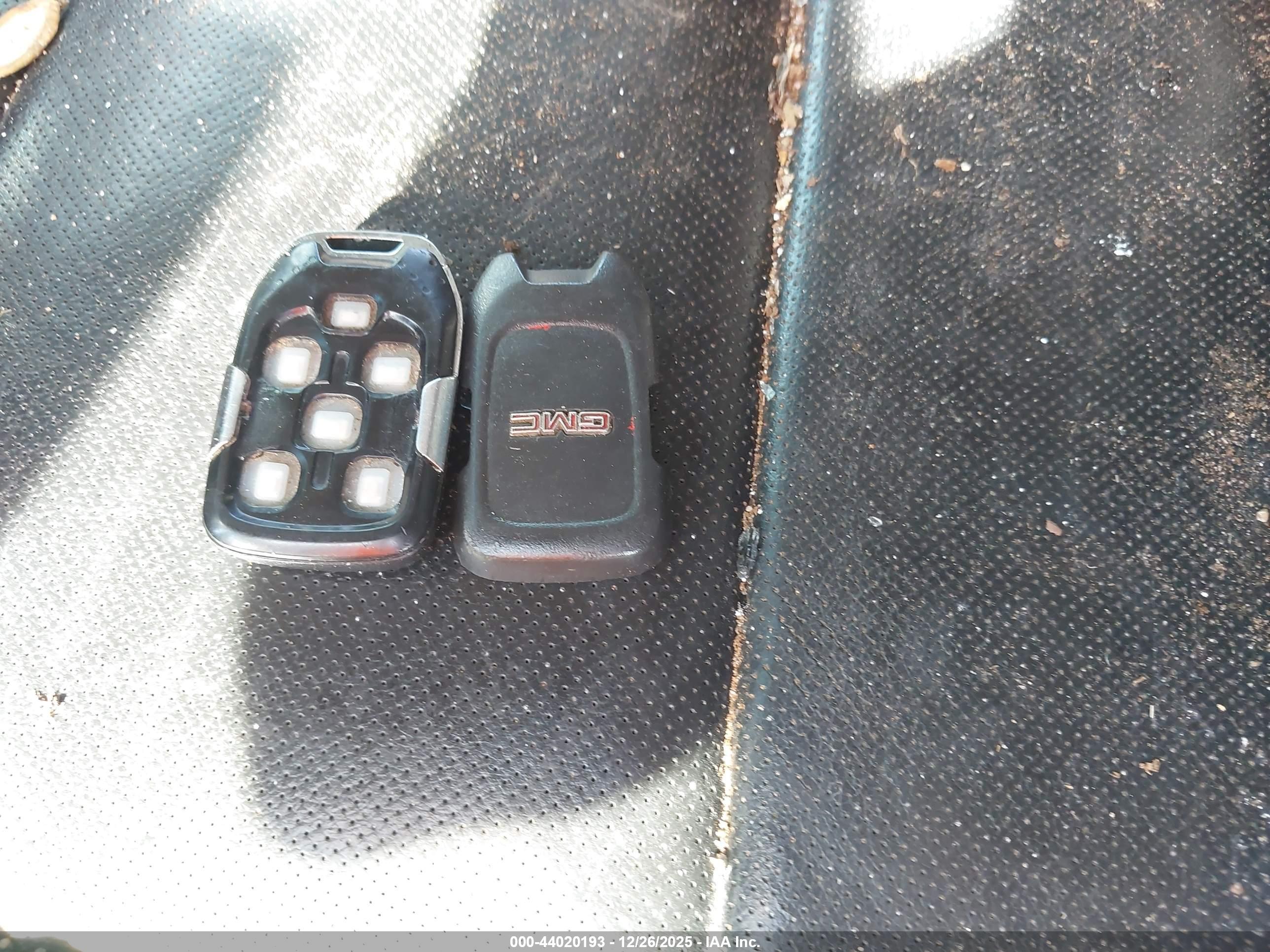 GMC YUKON image 11