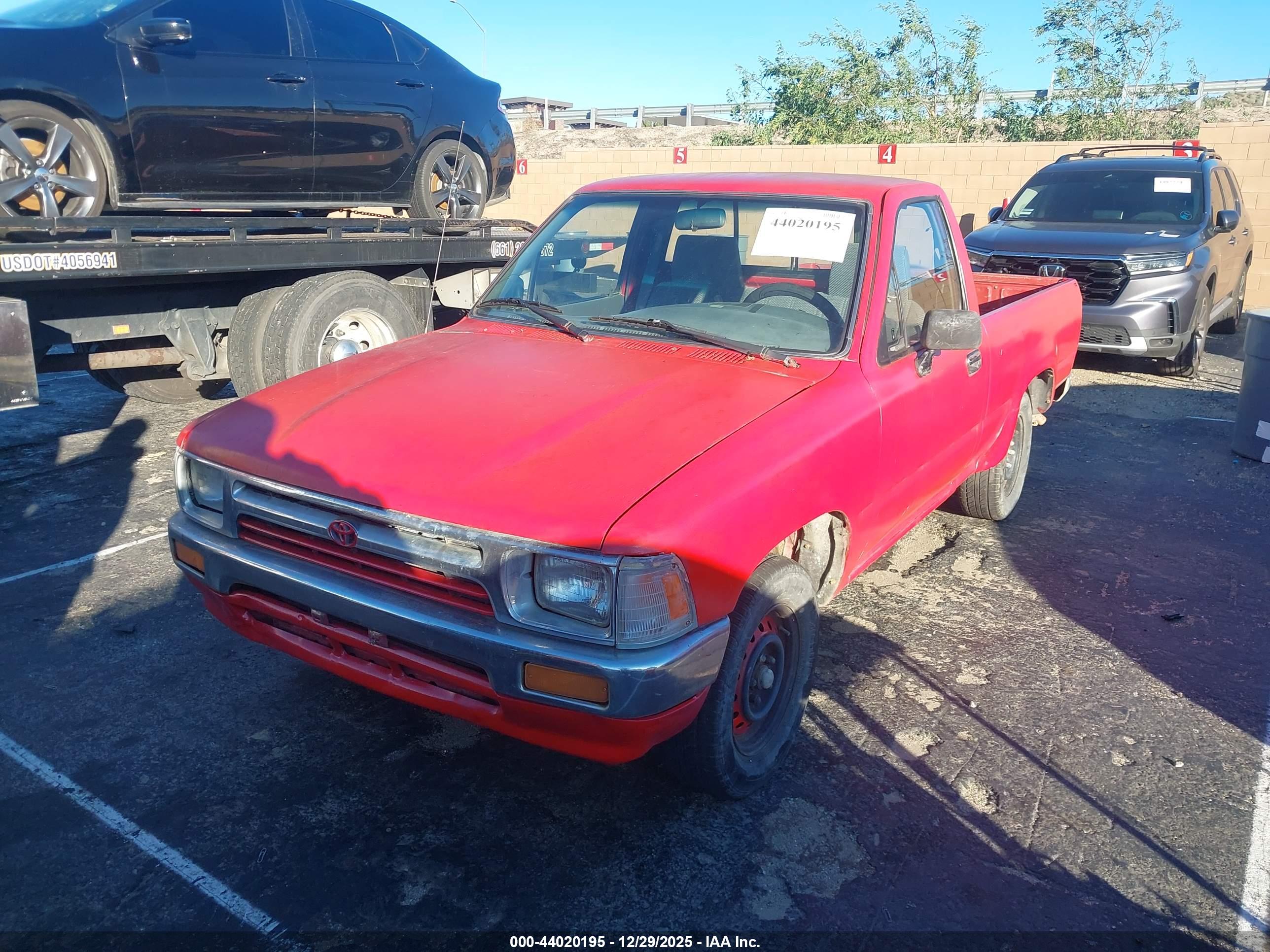TOYOTA PICKUP image 2