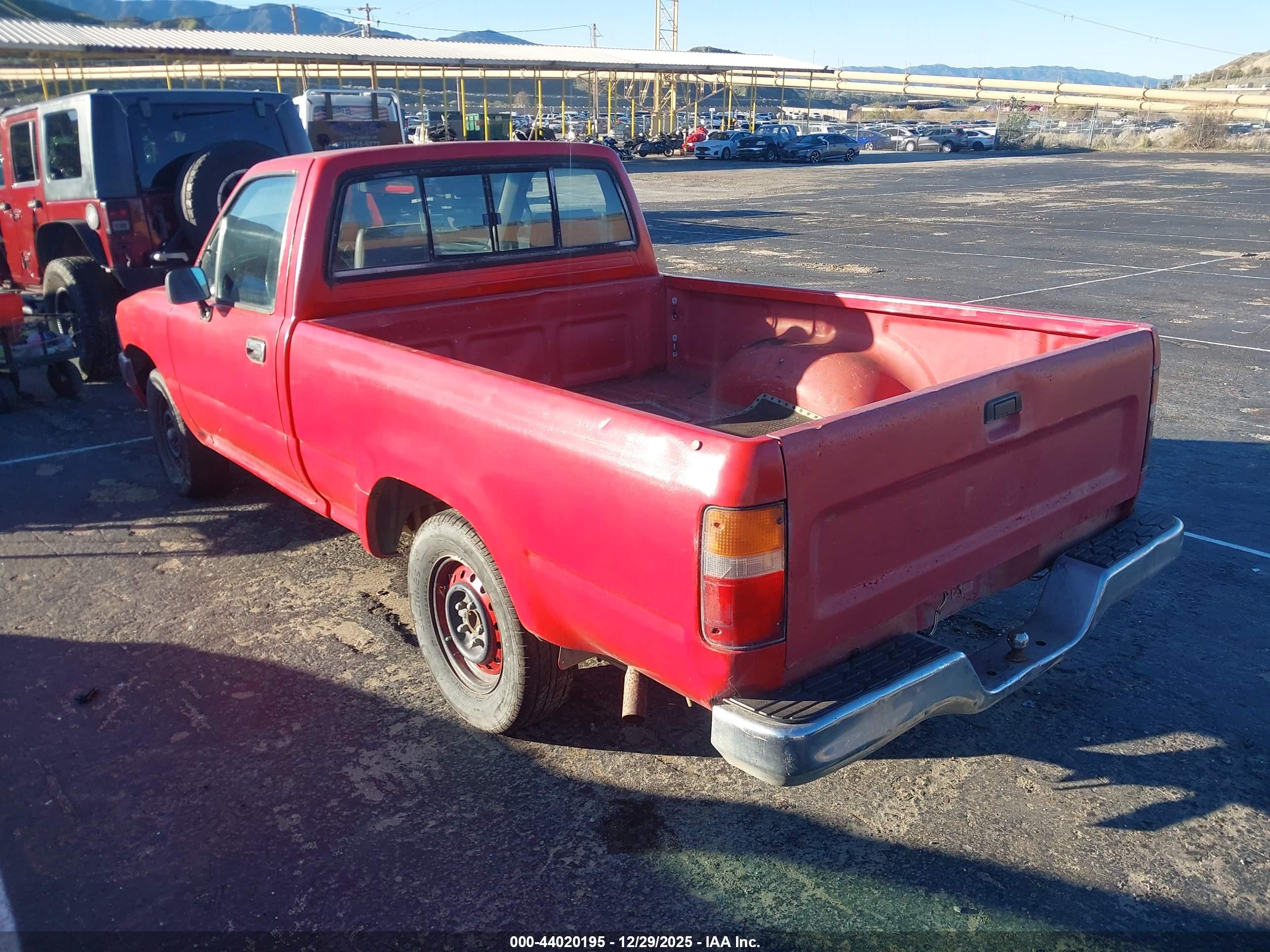 TOYOTA PICKUP image 3