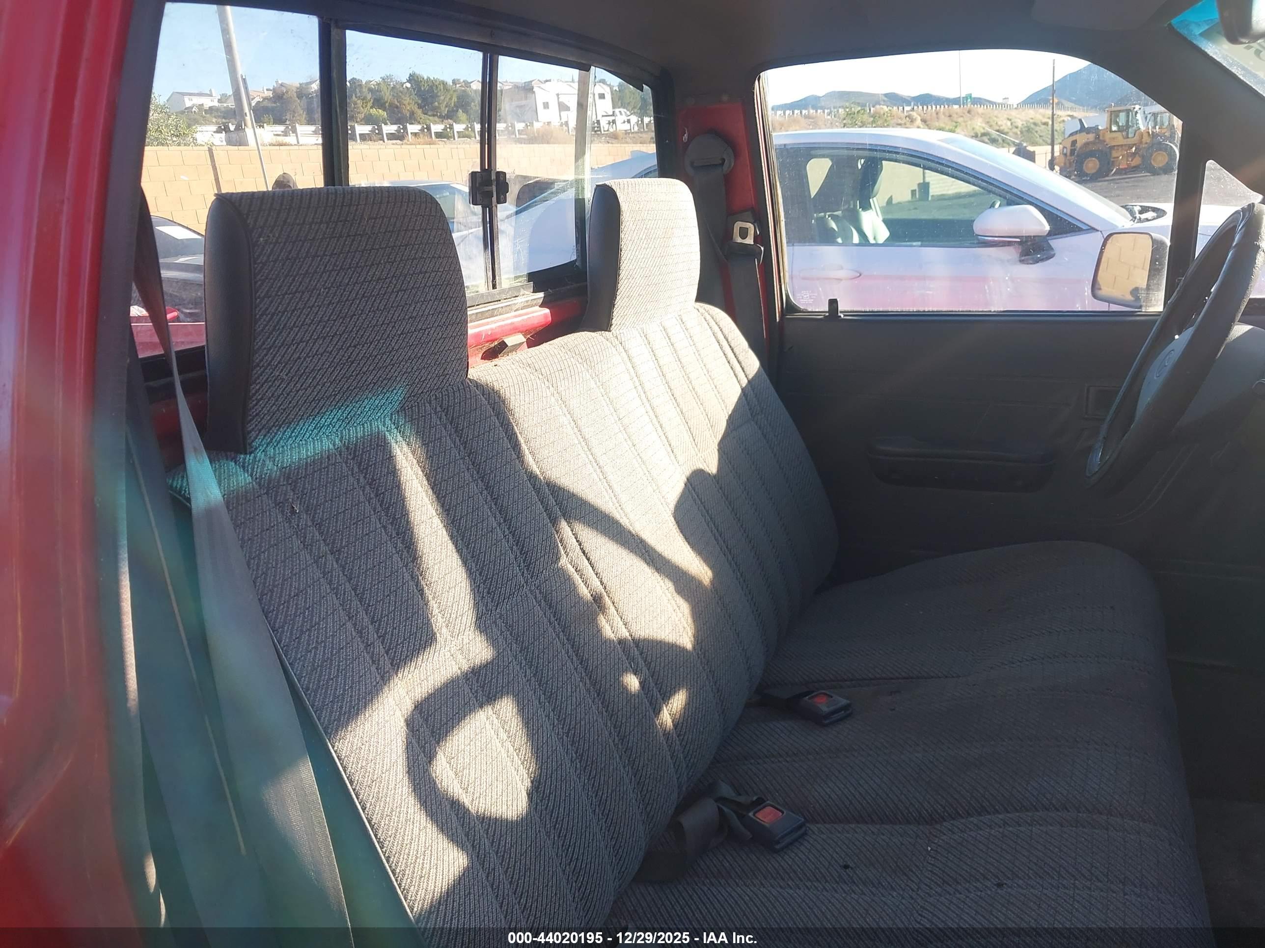 TOYOTA PICKUP image 8