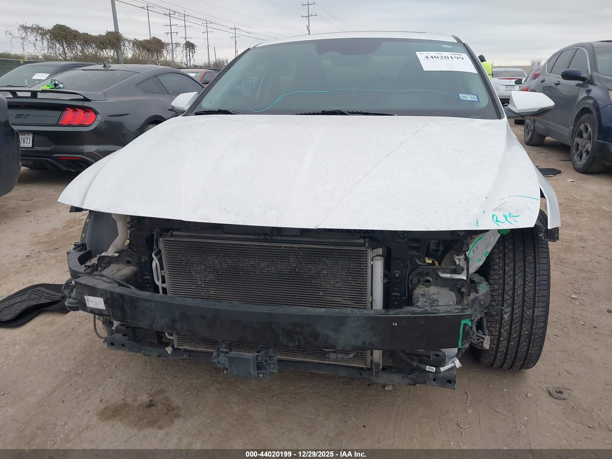 HYUNDAI ELANTRA image 6