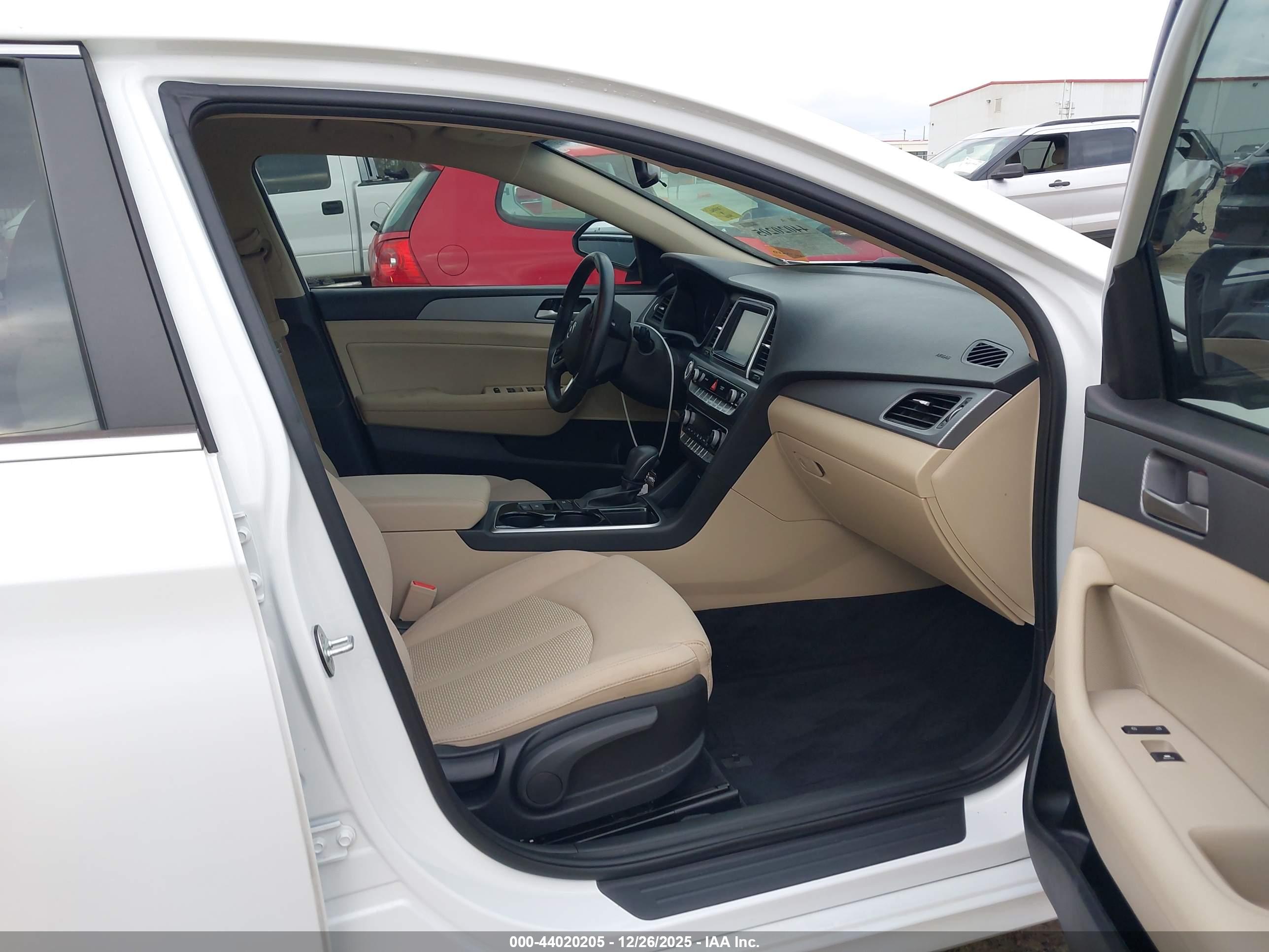 HYUNDAI SONATA image 5