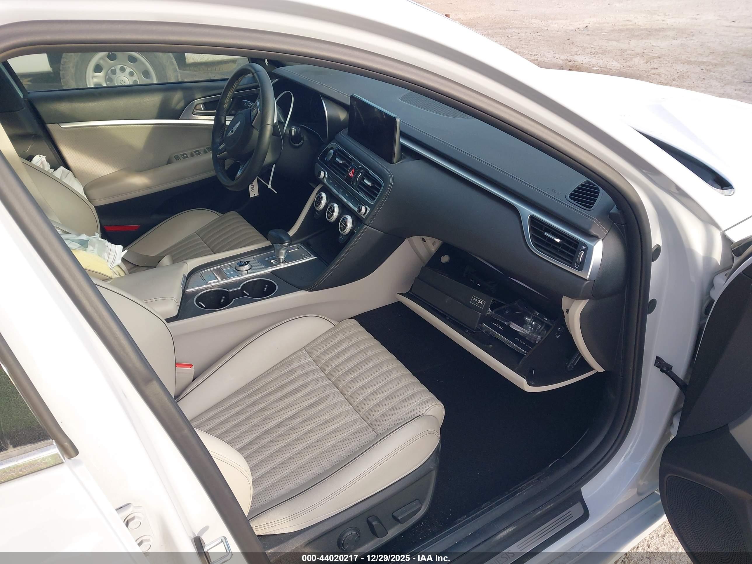 GENESIS G70 image 5