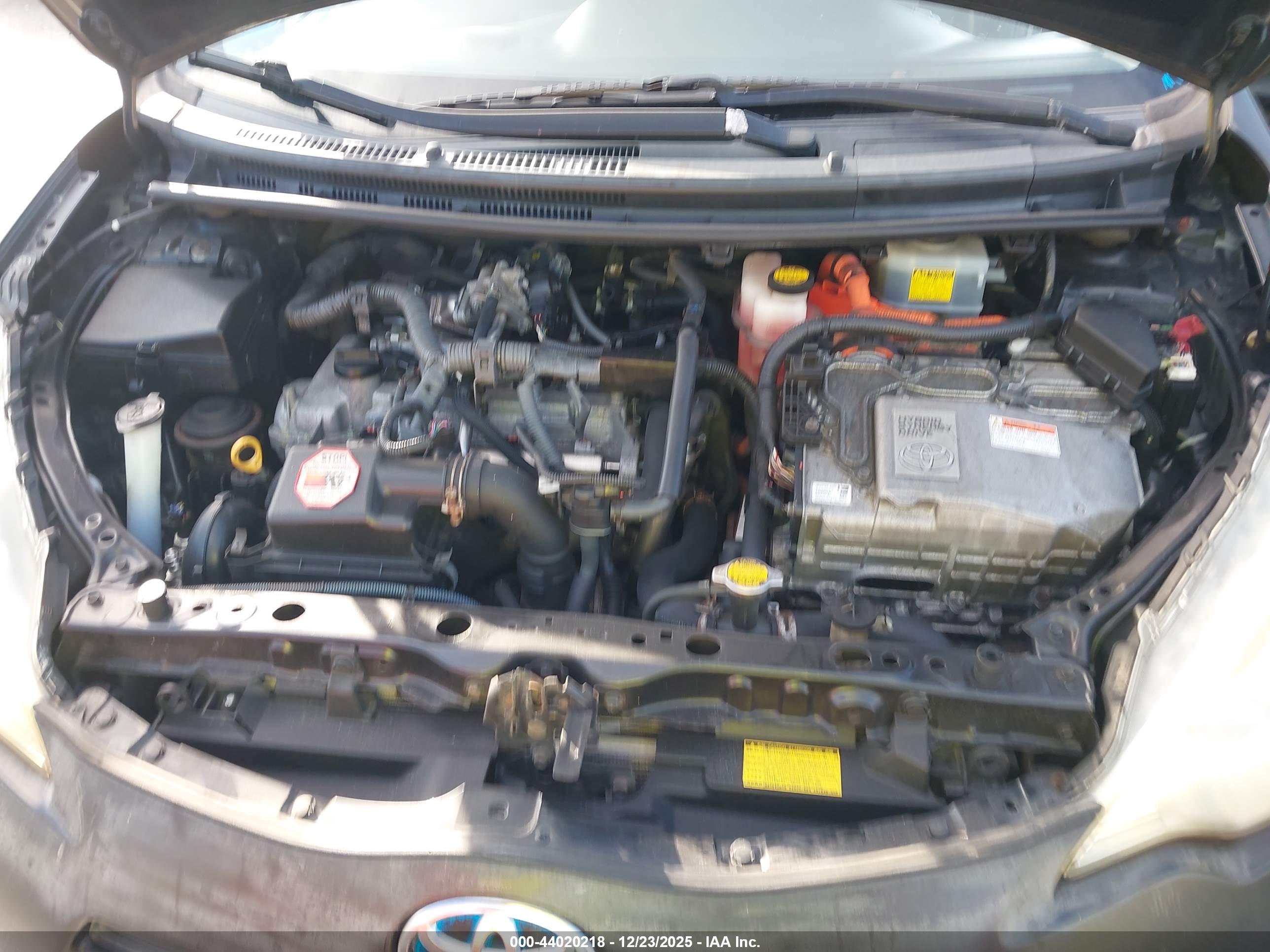 TOYOTA PRIUS image 10