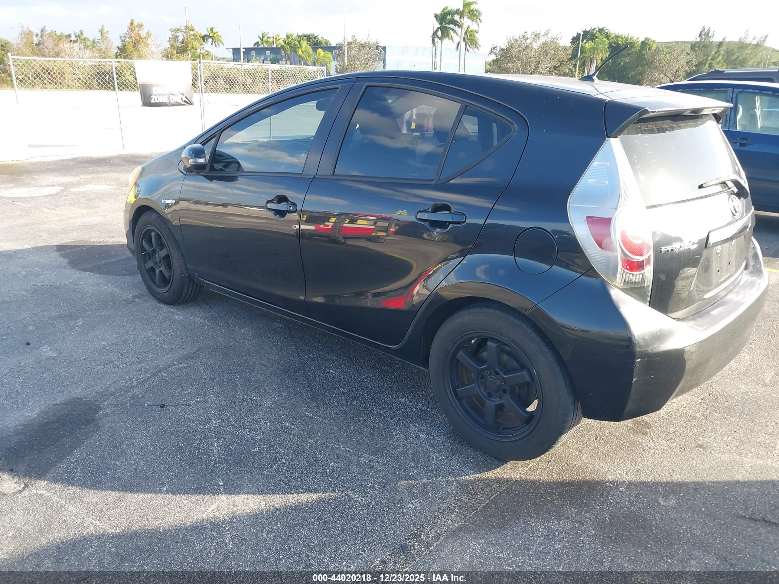 TOYOTA PRIUS image 3
