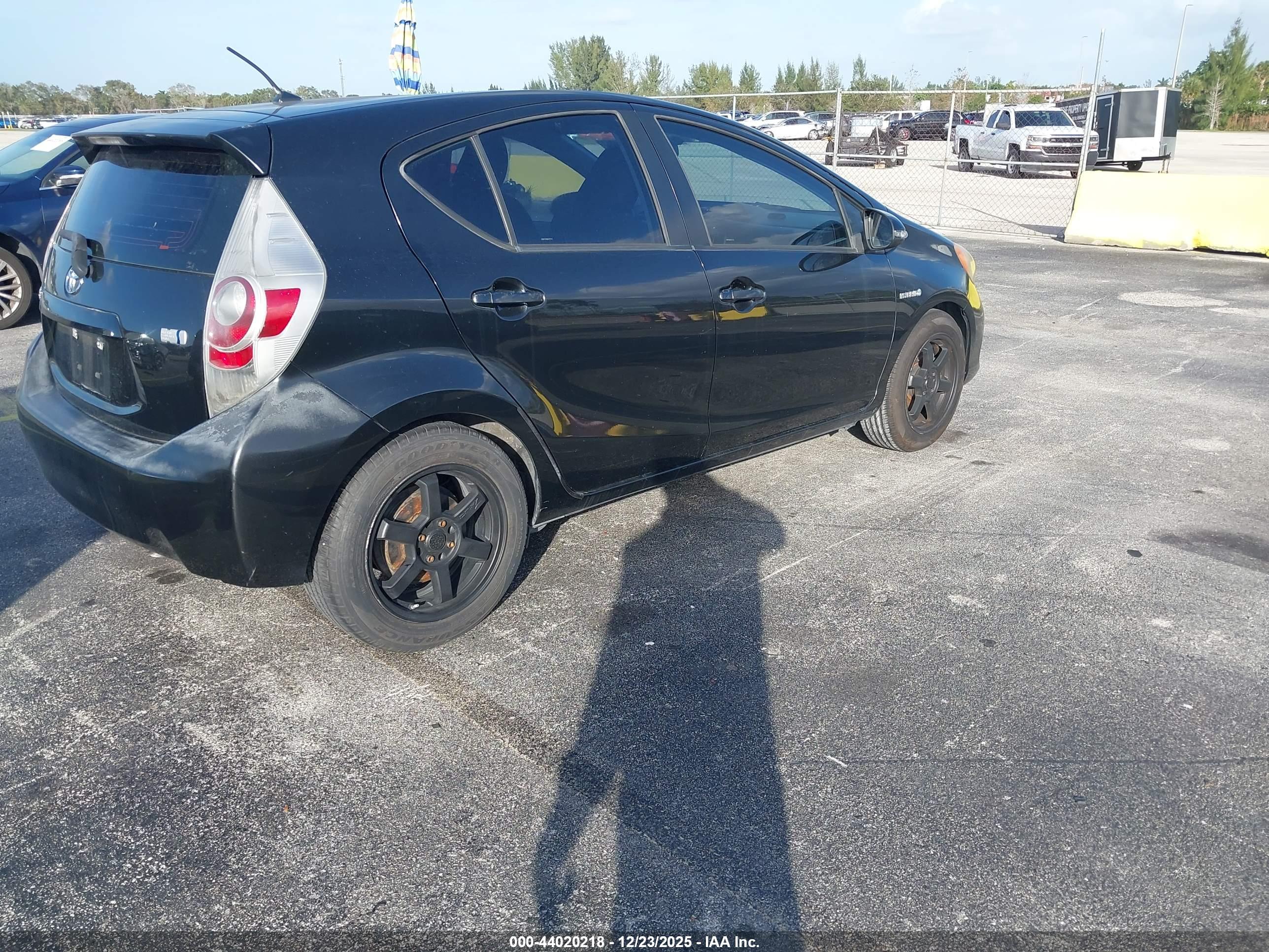 TOYOTA PRIUS image 4