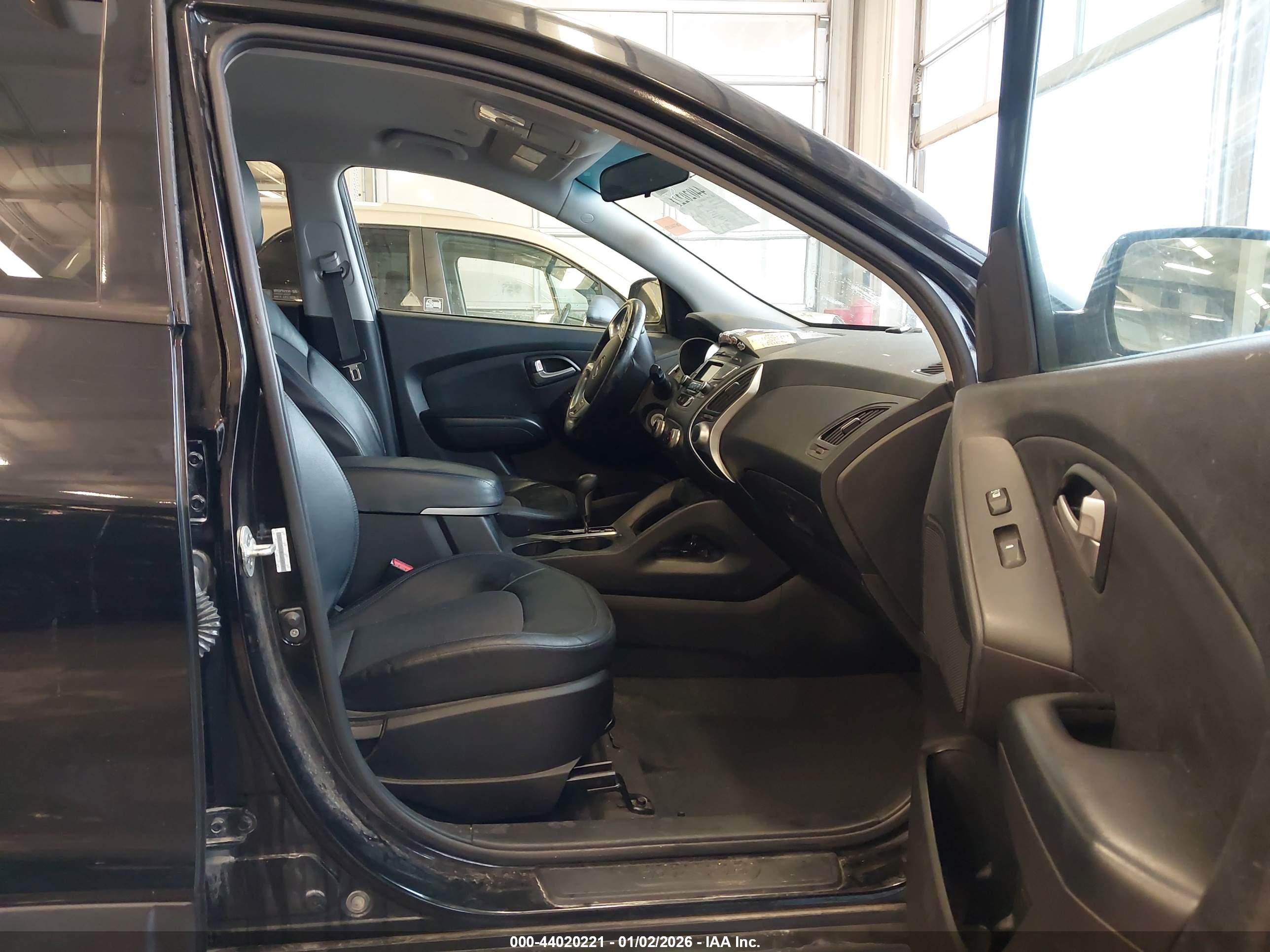 HYUNDAI TUCSON image 5