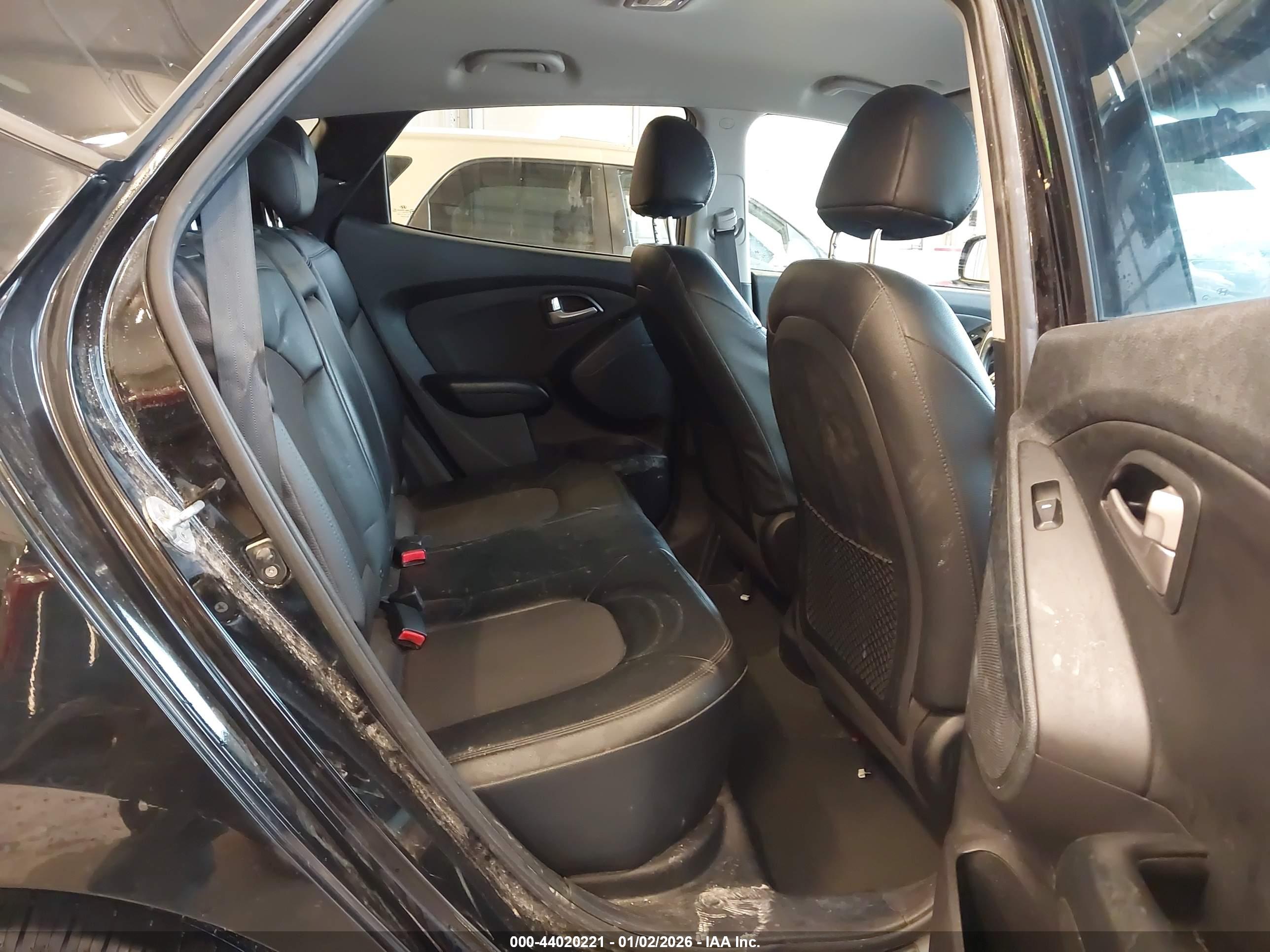 HYUNDAI TUCSON image 8