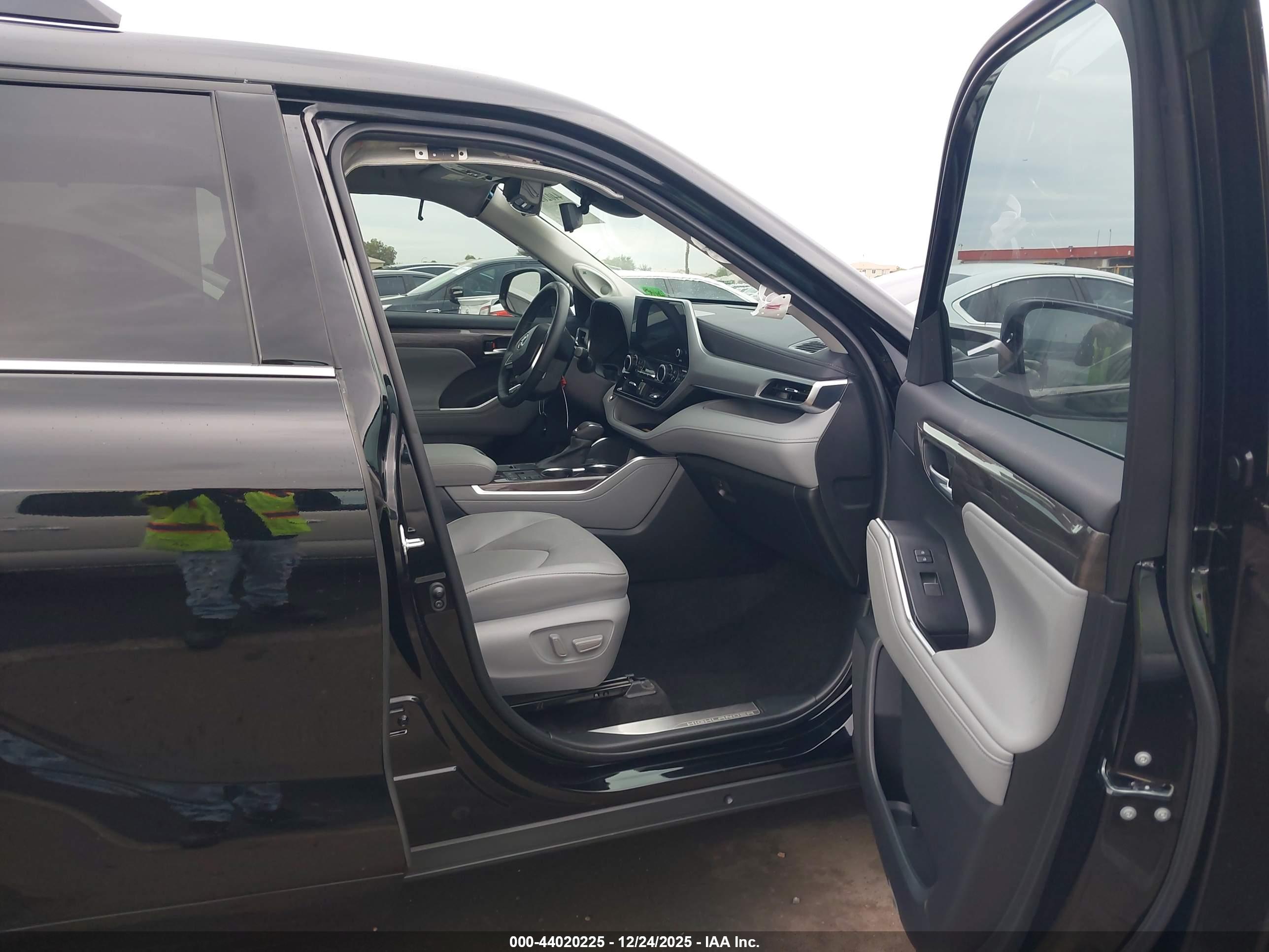 TOYOTA HIGHLANDER image 5