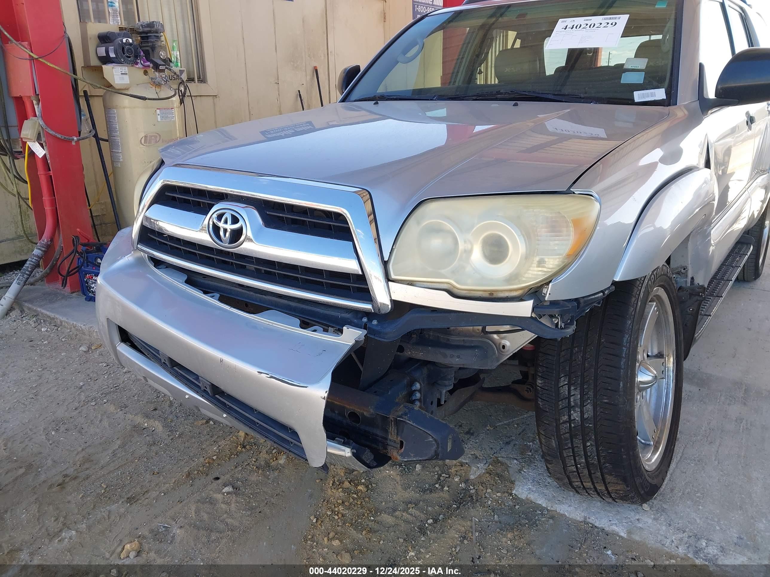 TOYOTA 4RUNNER image 6