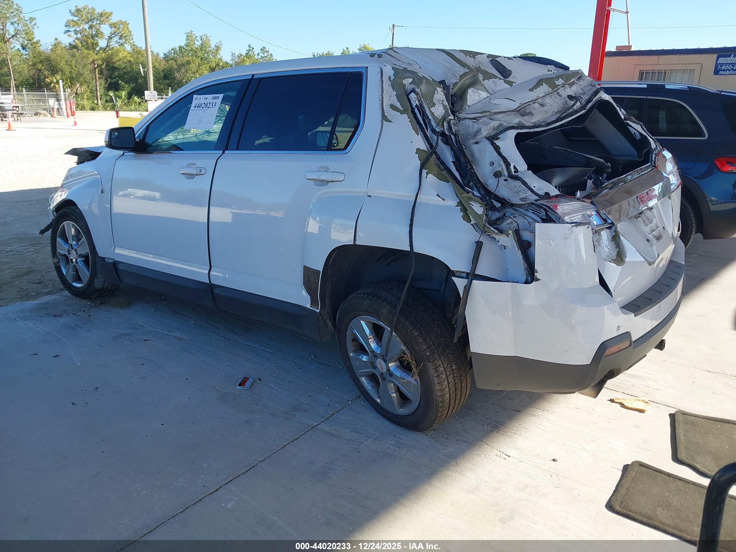 GMC TERRAIN image 3
