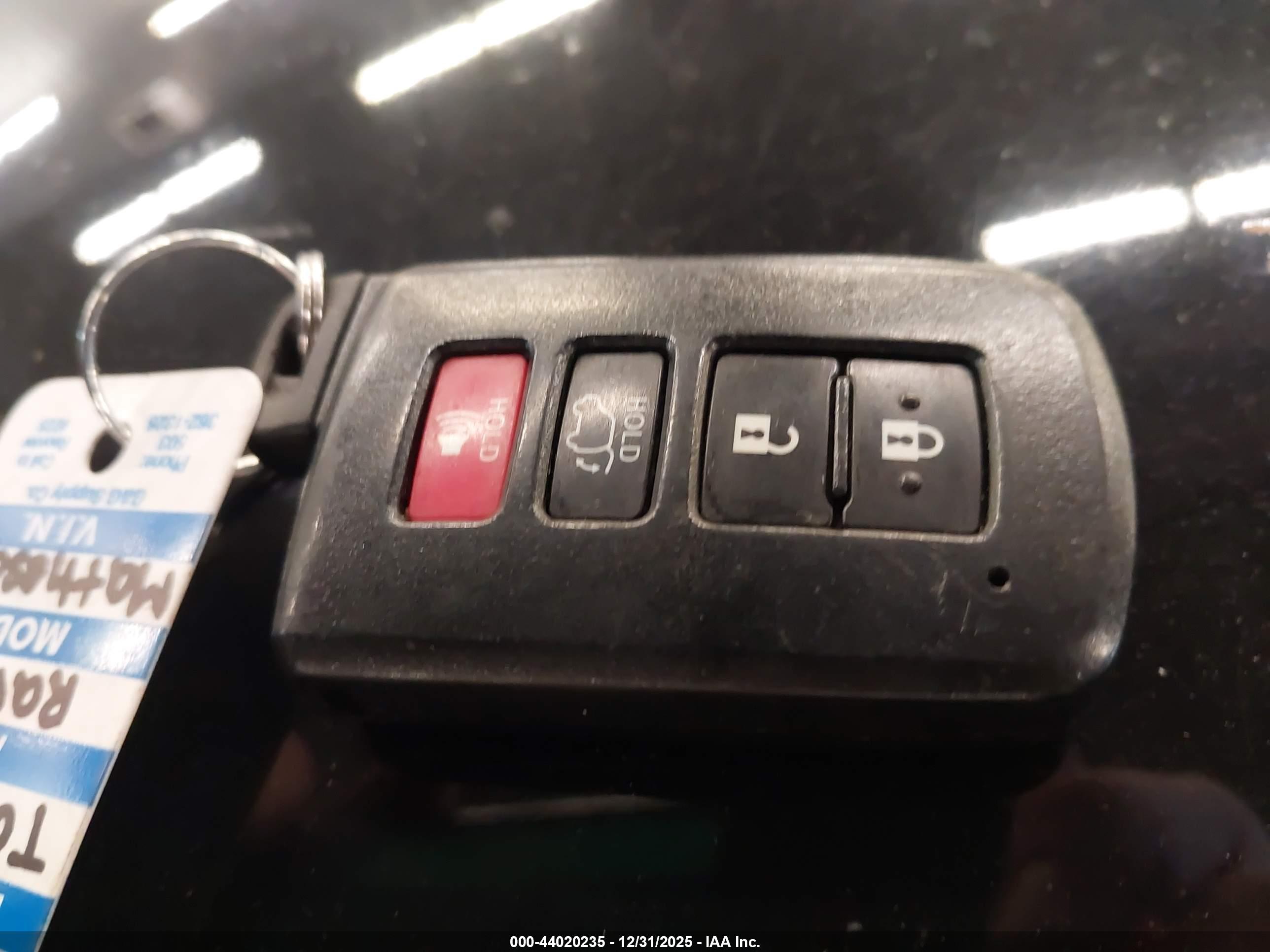 TOYOTA RAV4 image 11