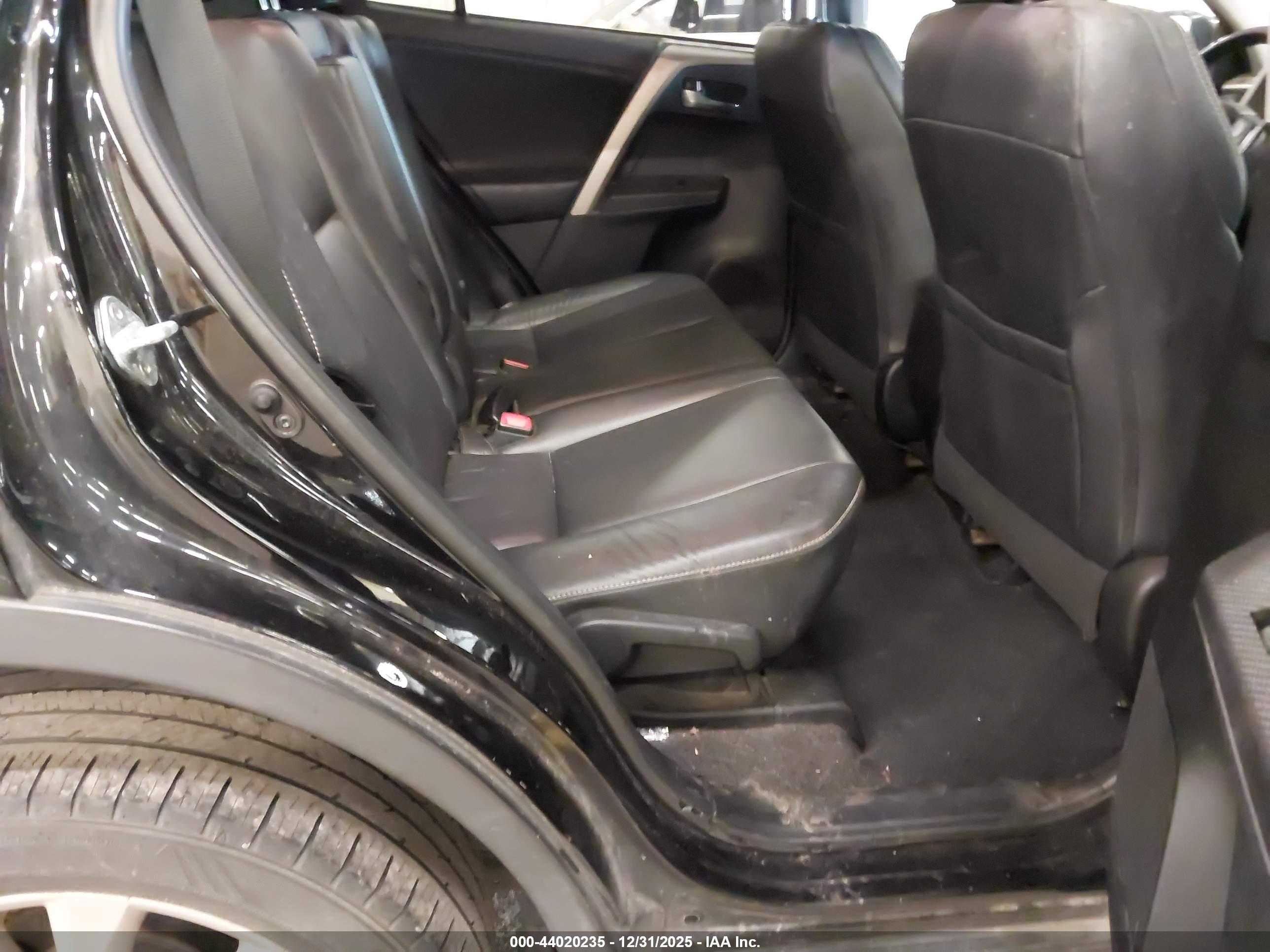 TOYOTA RAV4 image 8