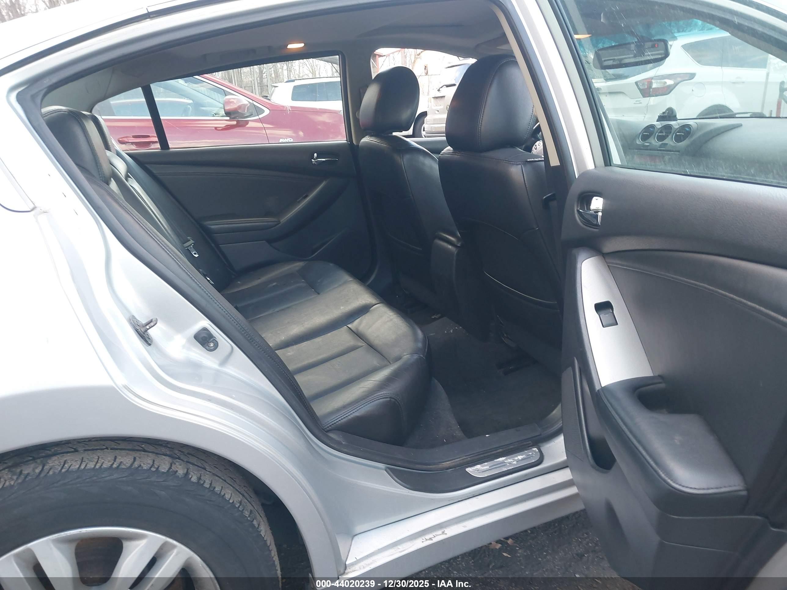 NISSAN ALTIMA image 8