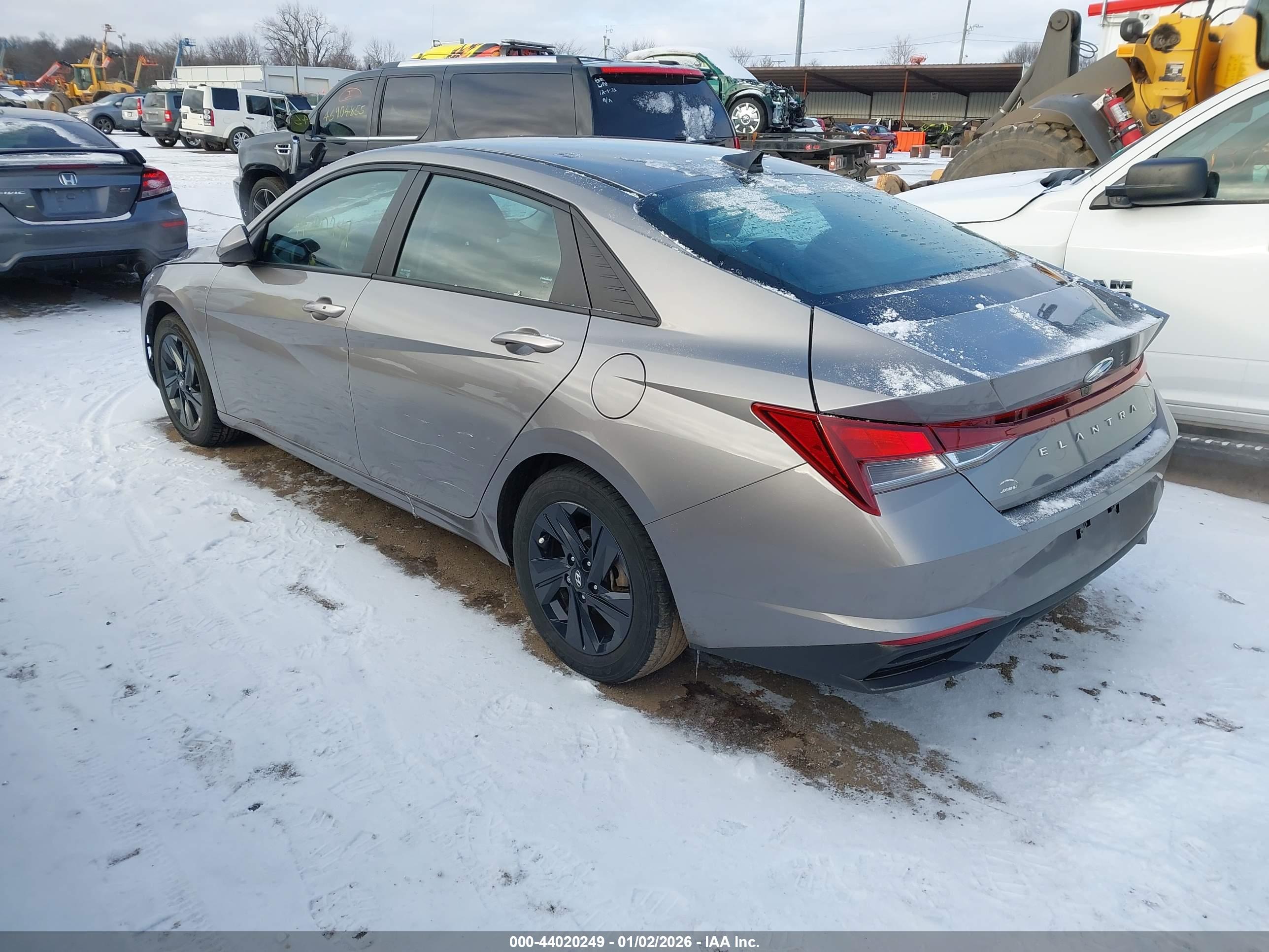 HYUNDAI ELANTRA image 3