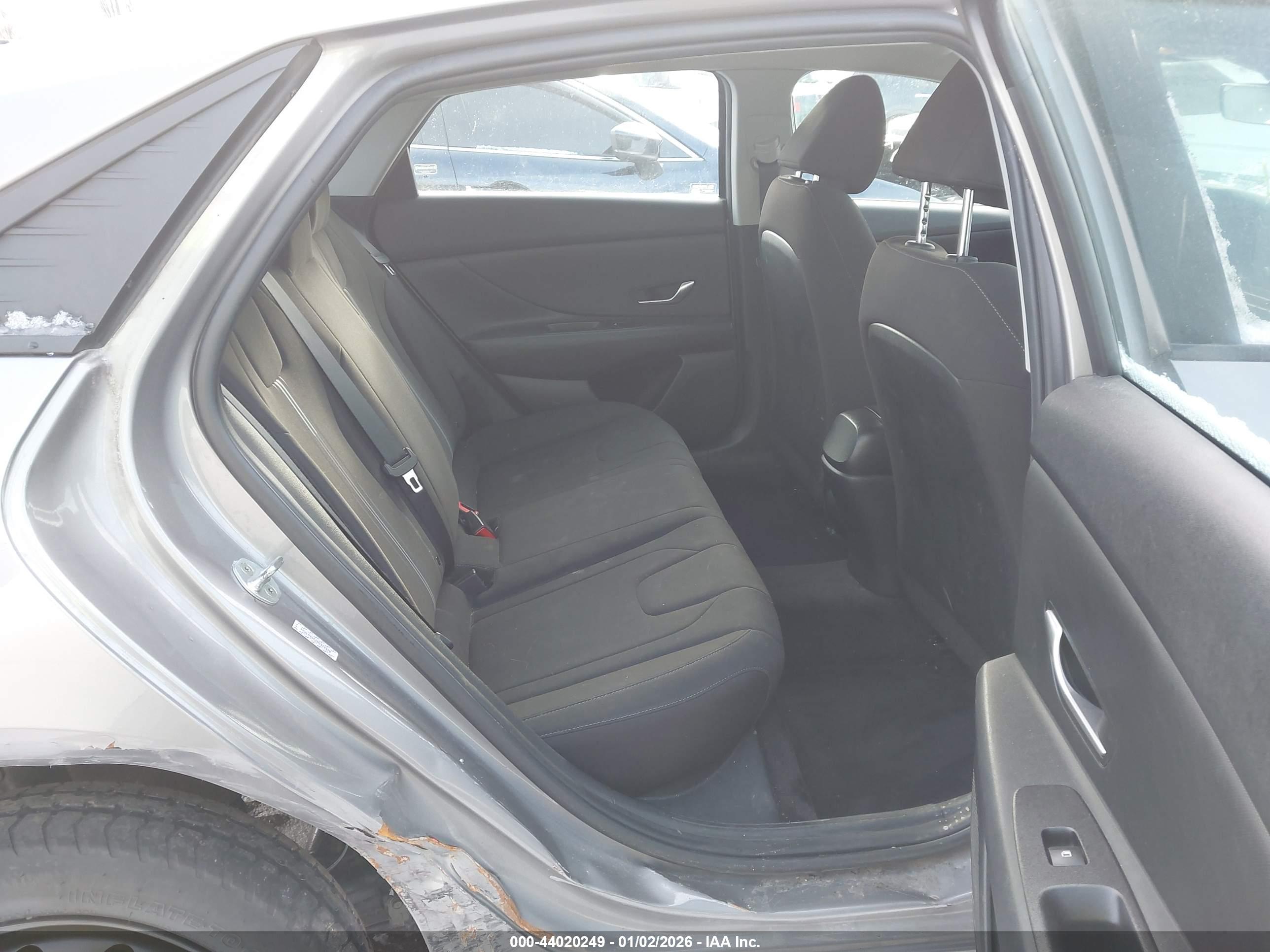 HYUNDAI ELANTRA image 8
