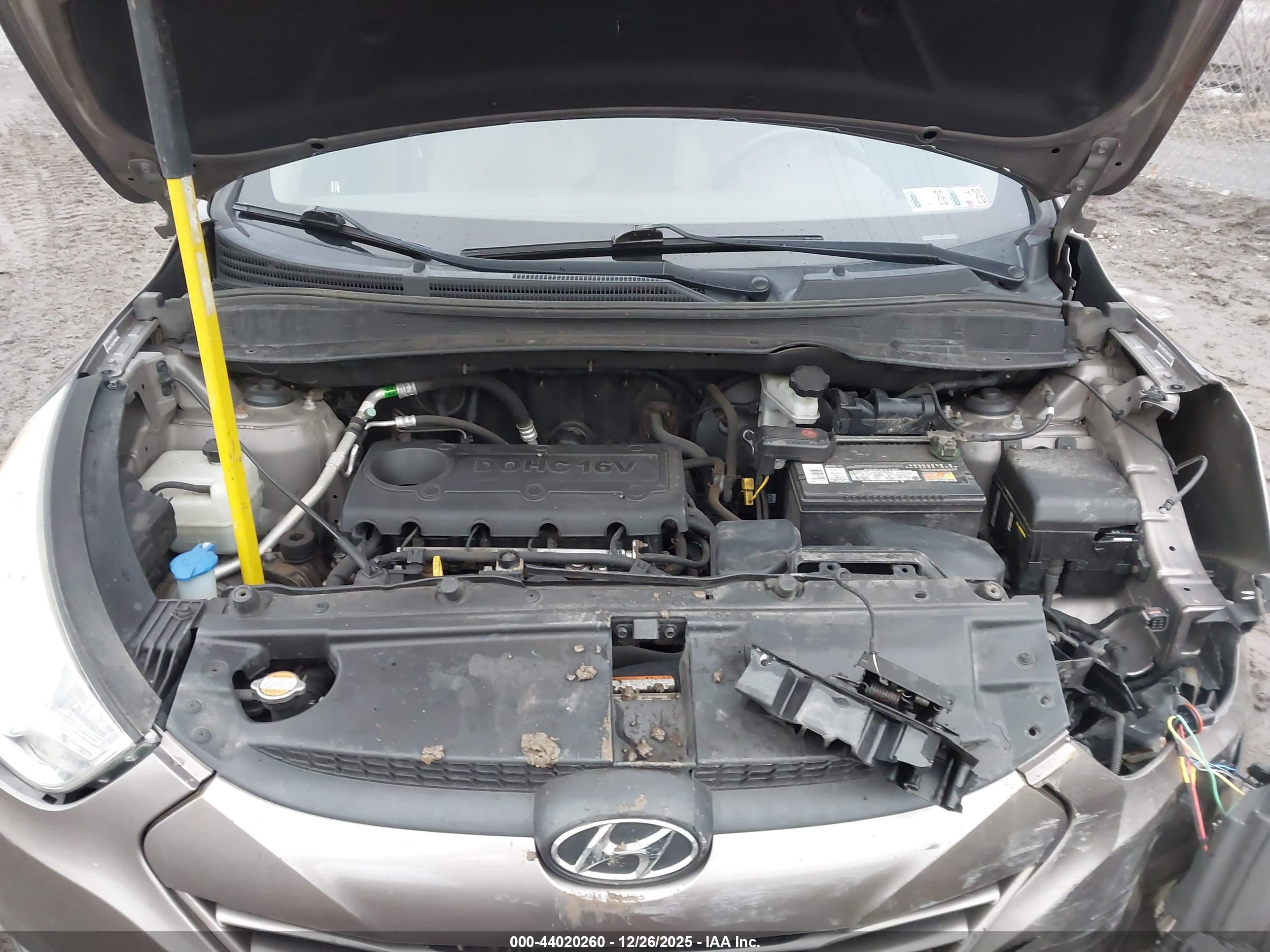 HYUNDAI TUCSON image 10