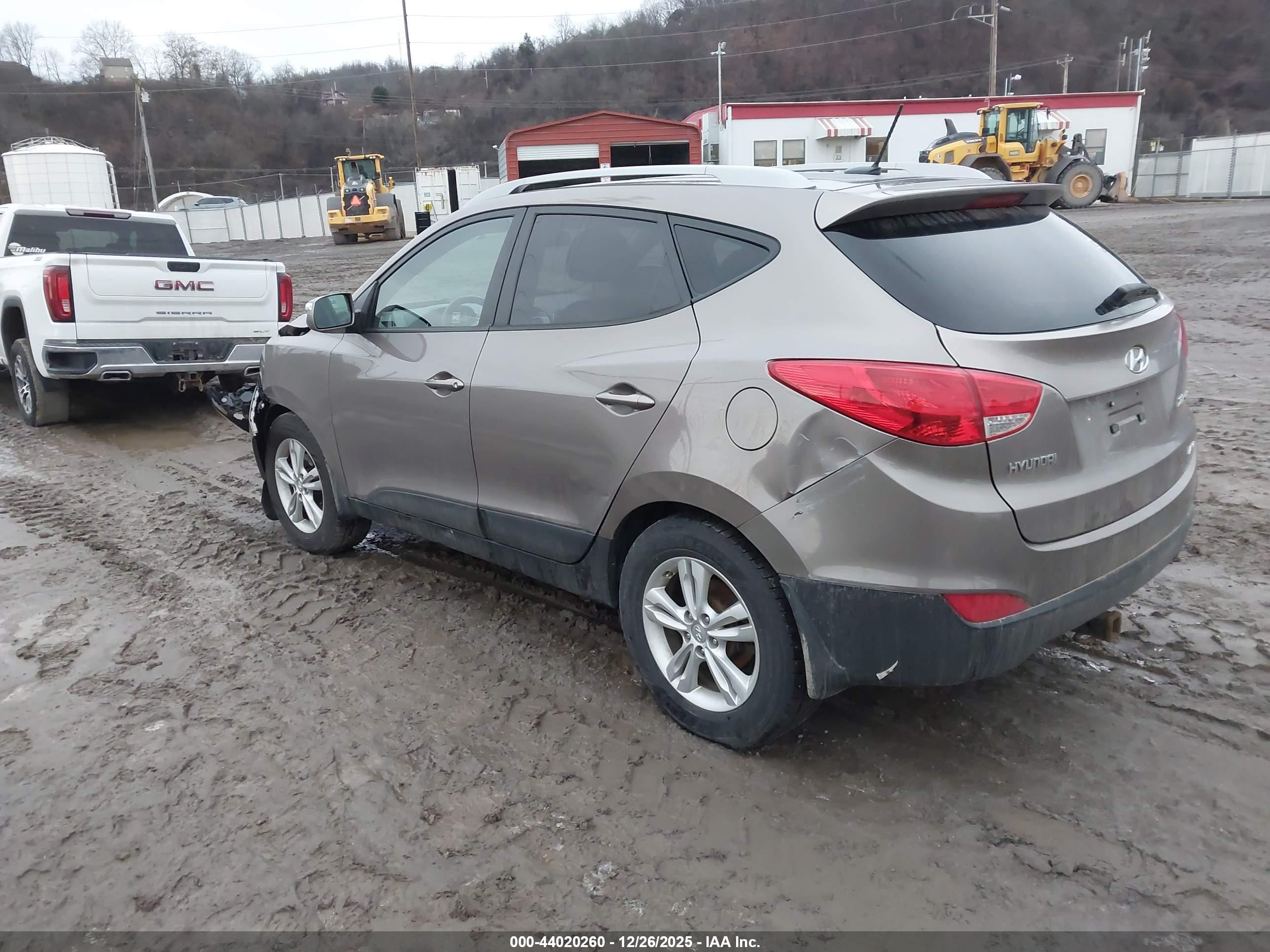 HYUNDAI TUCSON image 3