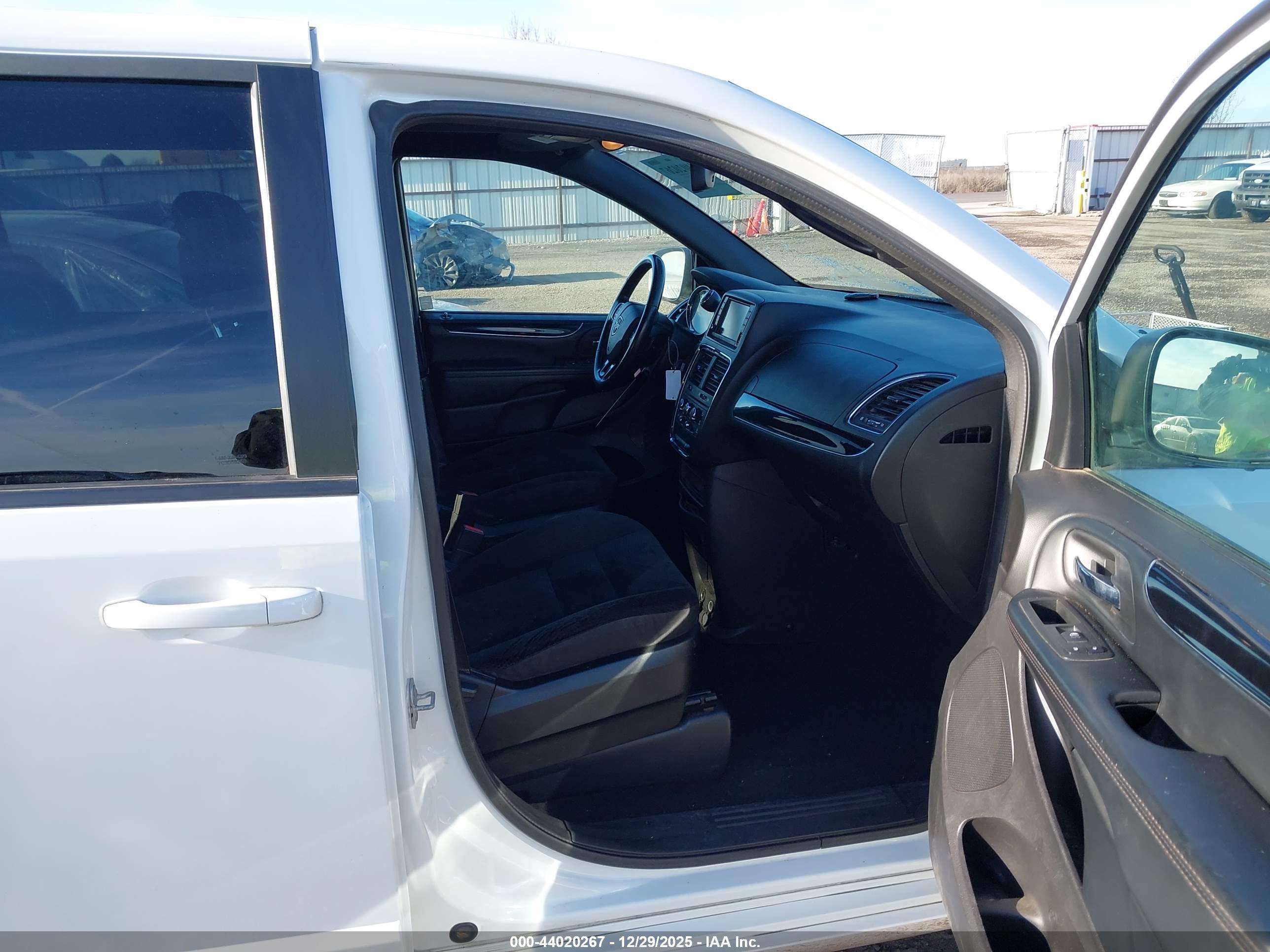 DODGE GRAND image 5