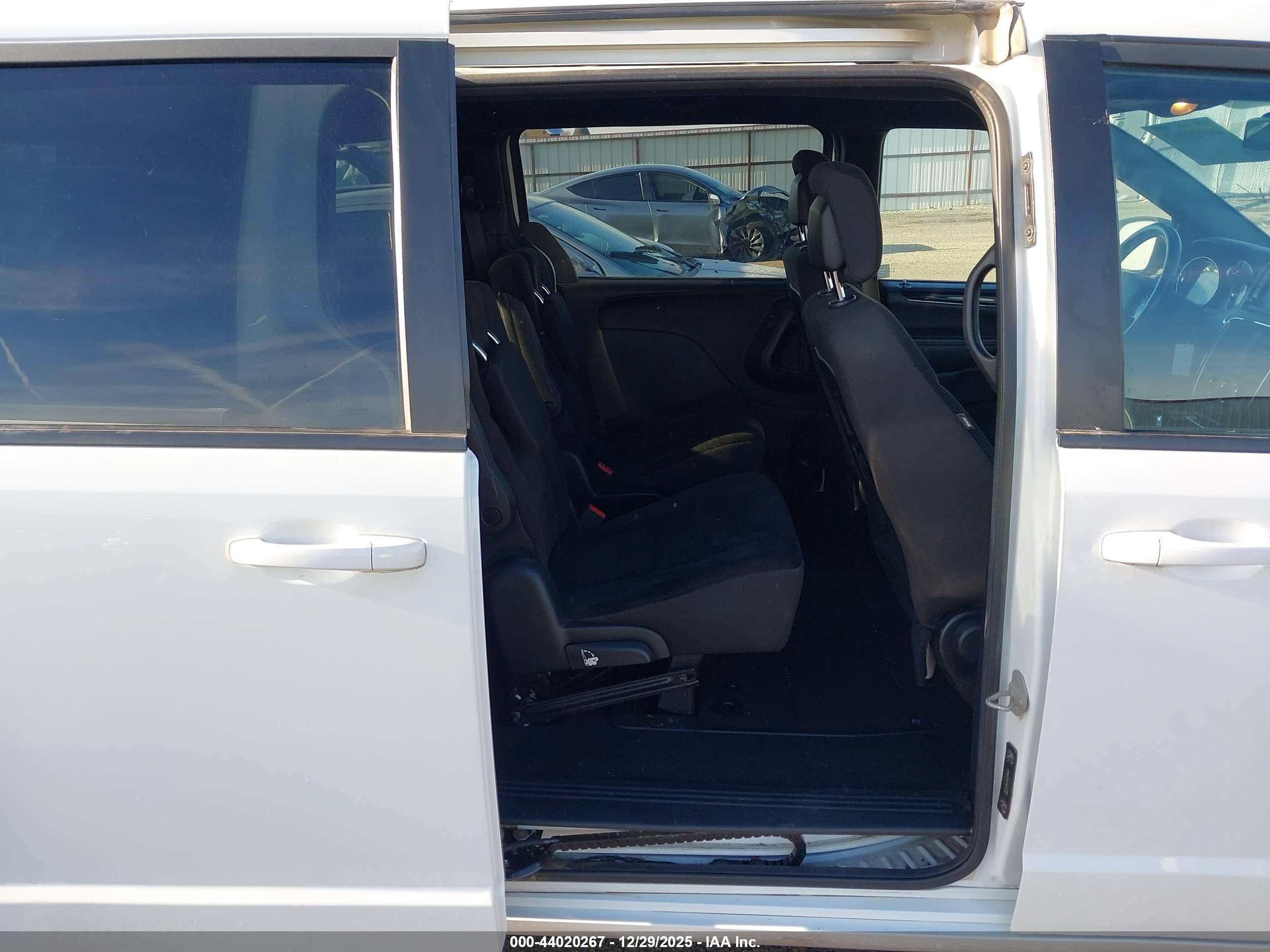 DODGE GRAND image 8