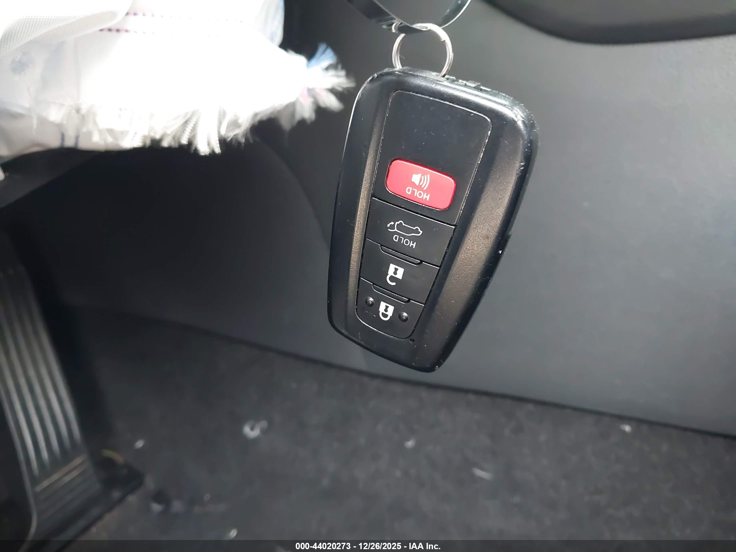 TOYOTA RAV4 image 11