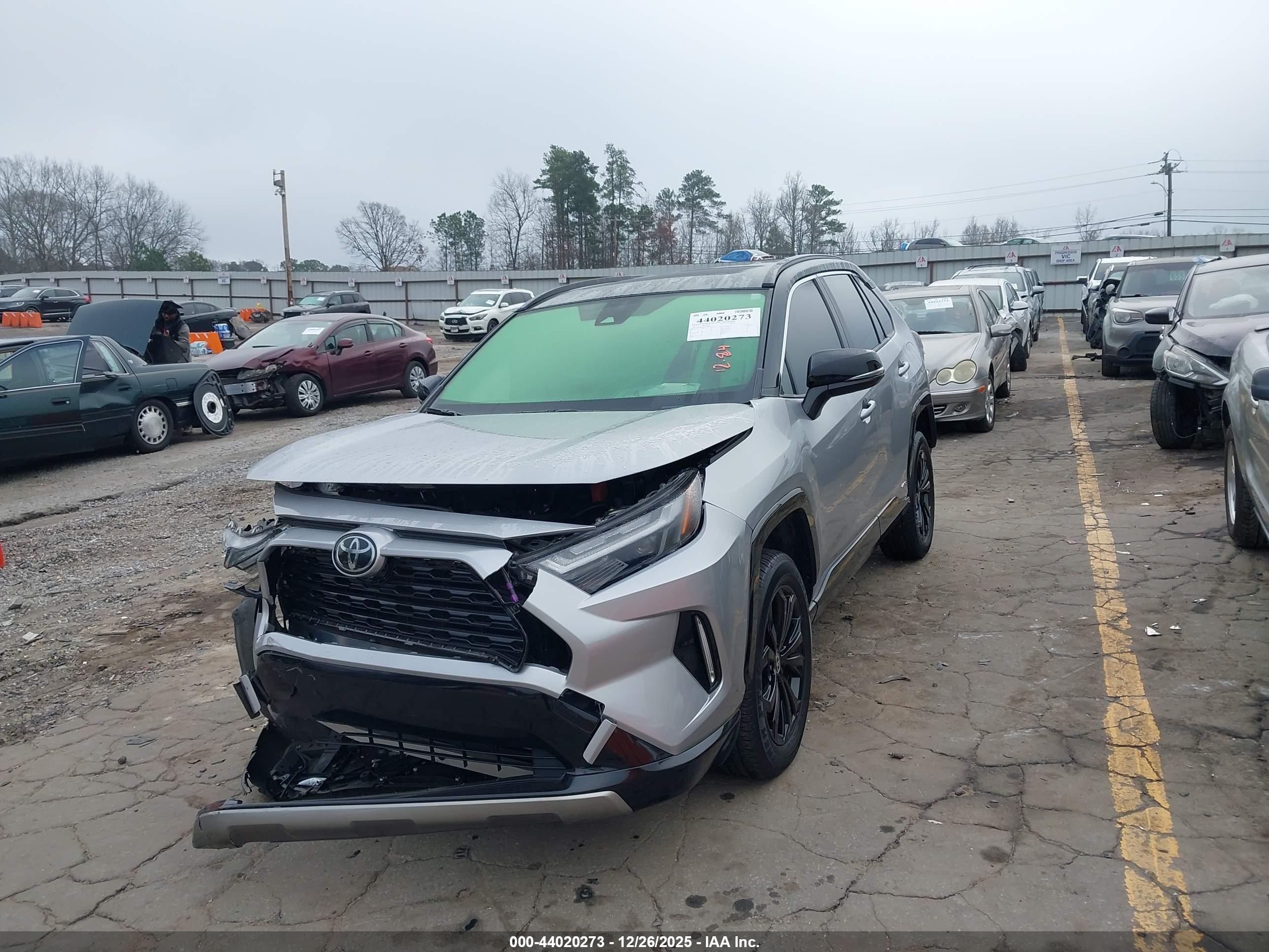 TOYOTA RAV4 image 2