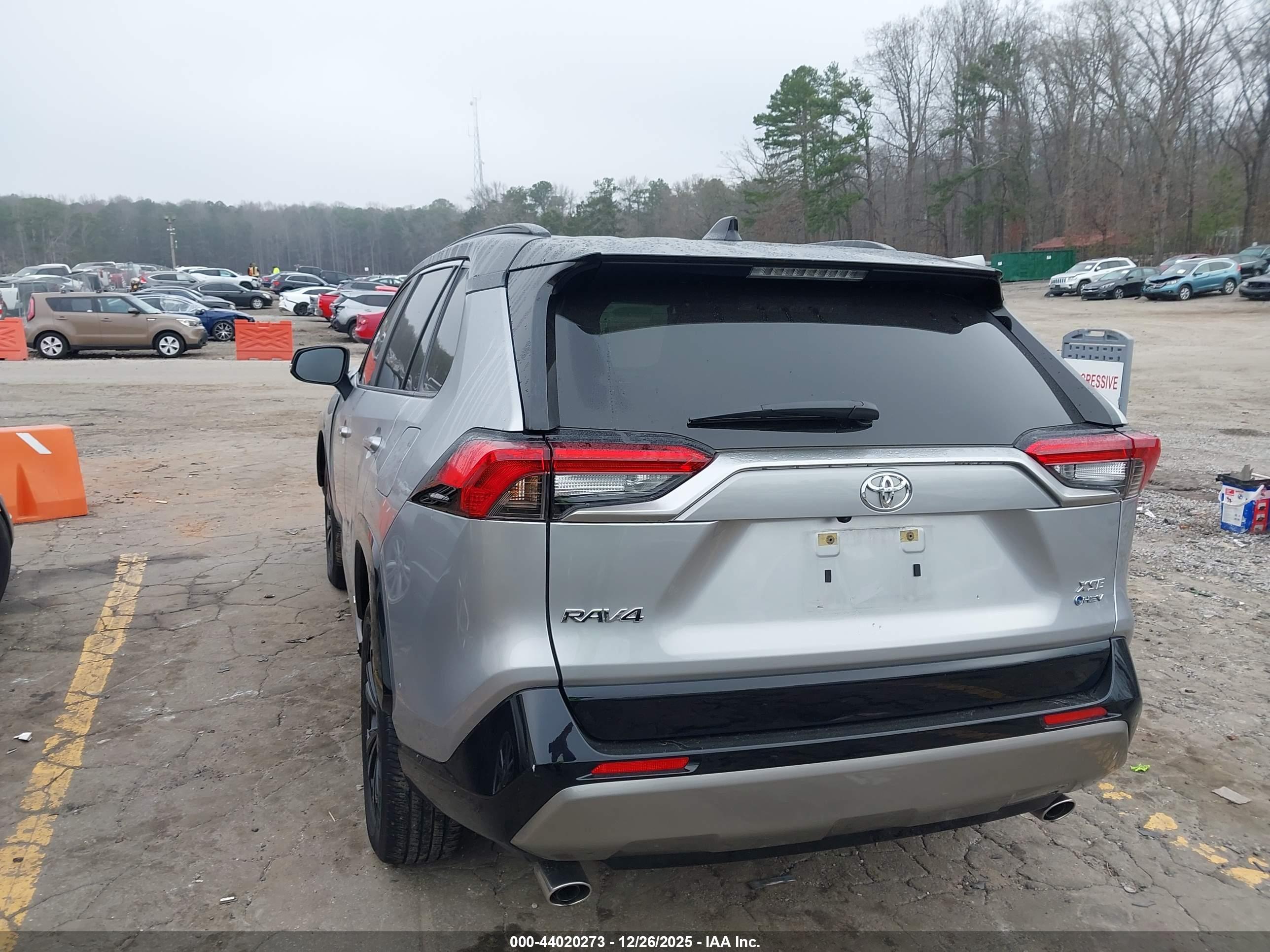 TOYOTA RAV4 image 3