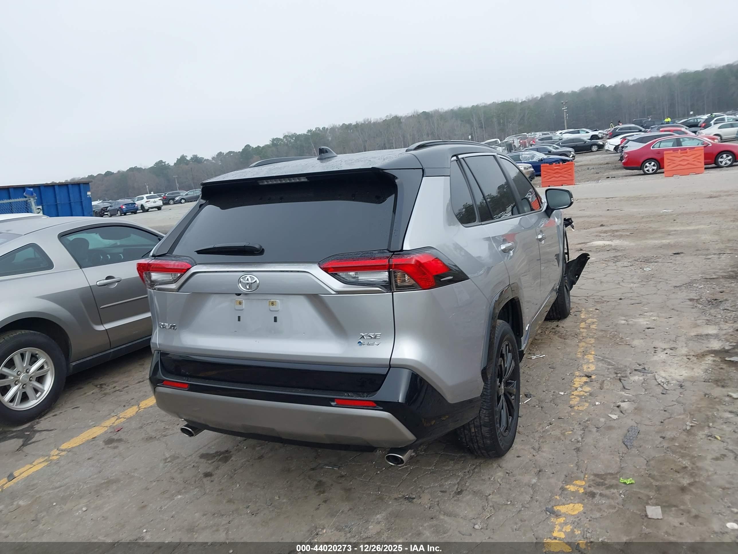 TOYOTA RAV4 image 4