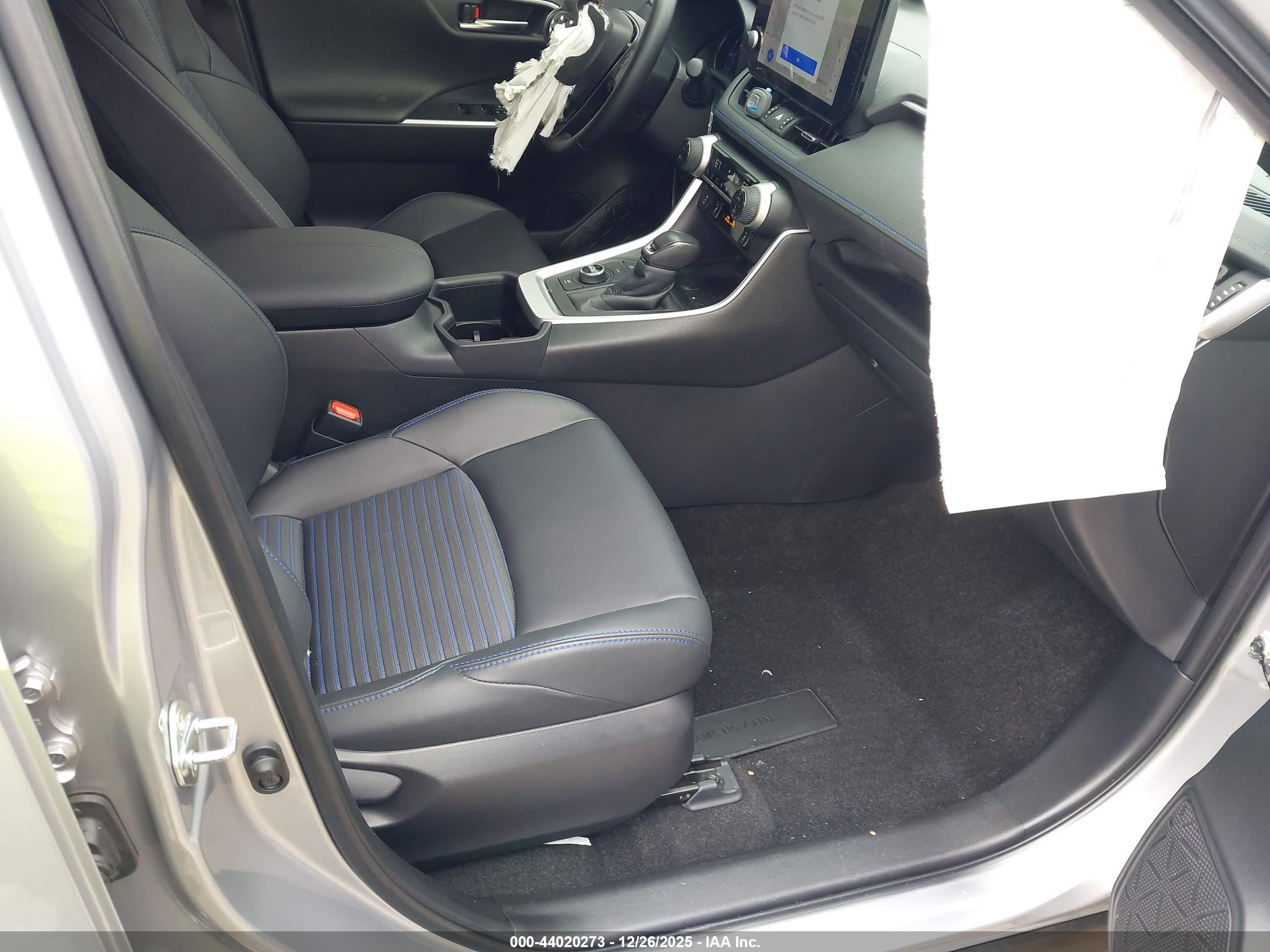 TOYOTA RAV4 image 5