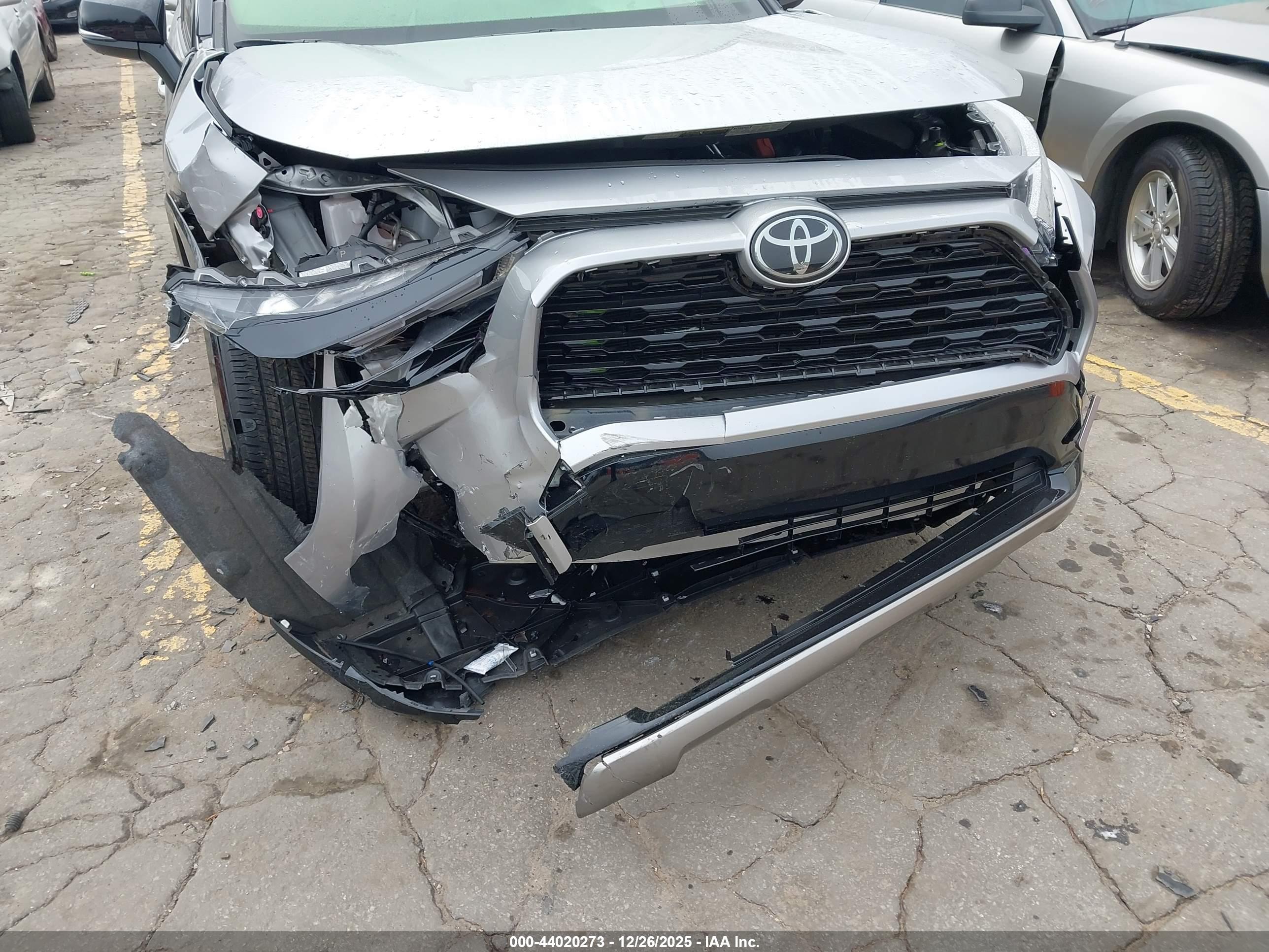 TOYOTA RAV4 image 6