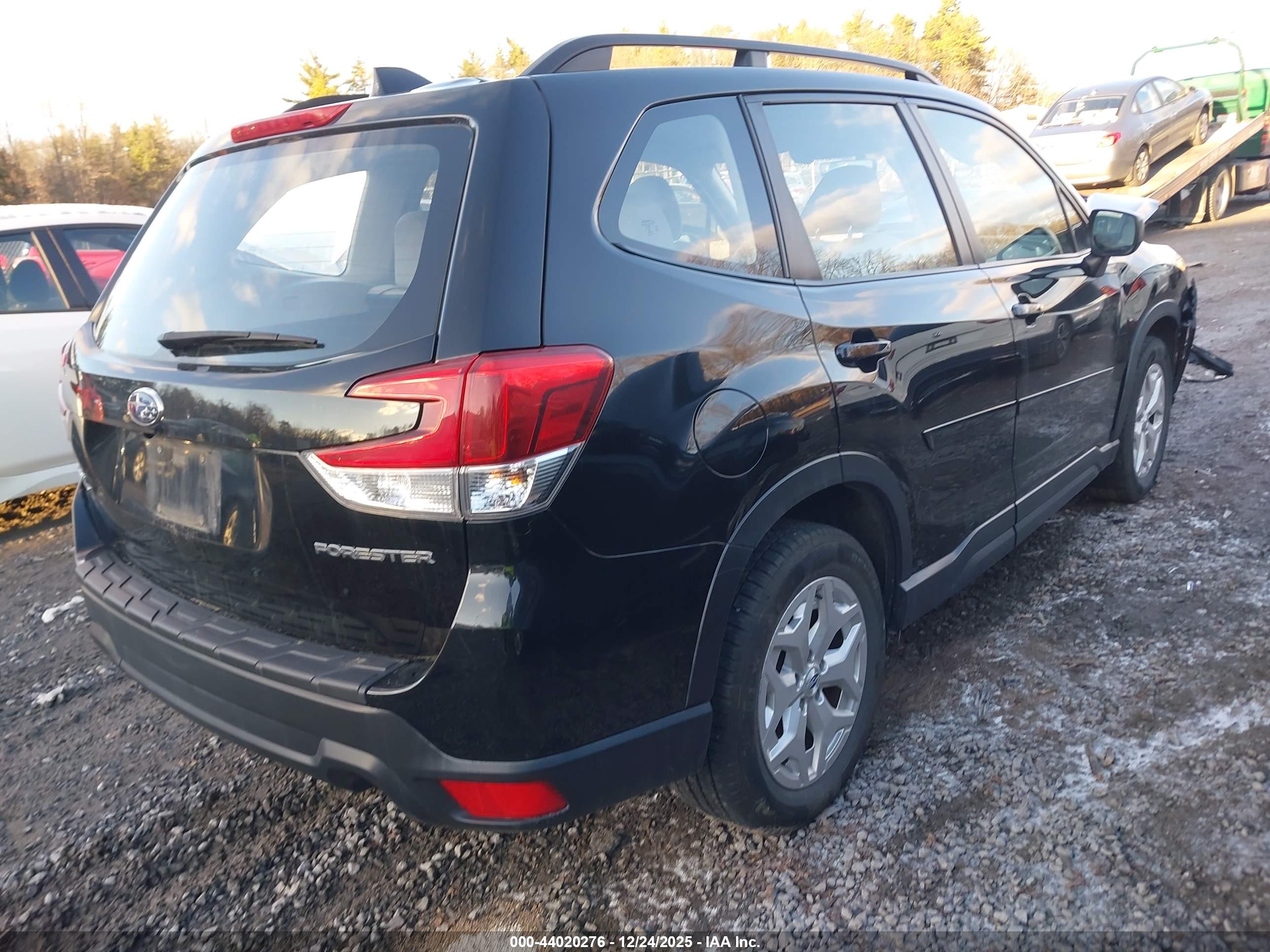 SUBARU FORESTER image 4