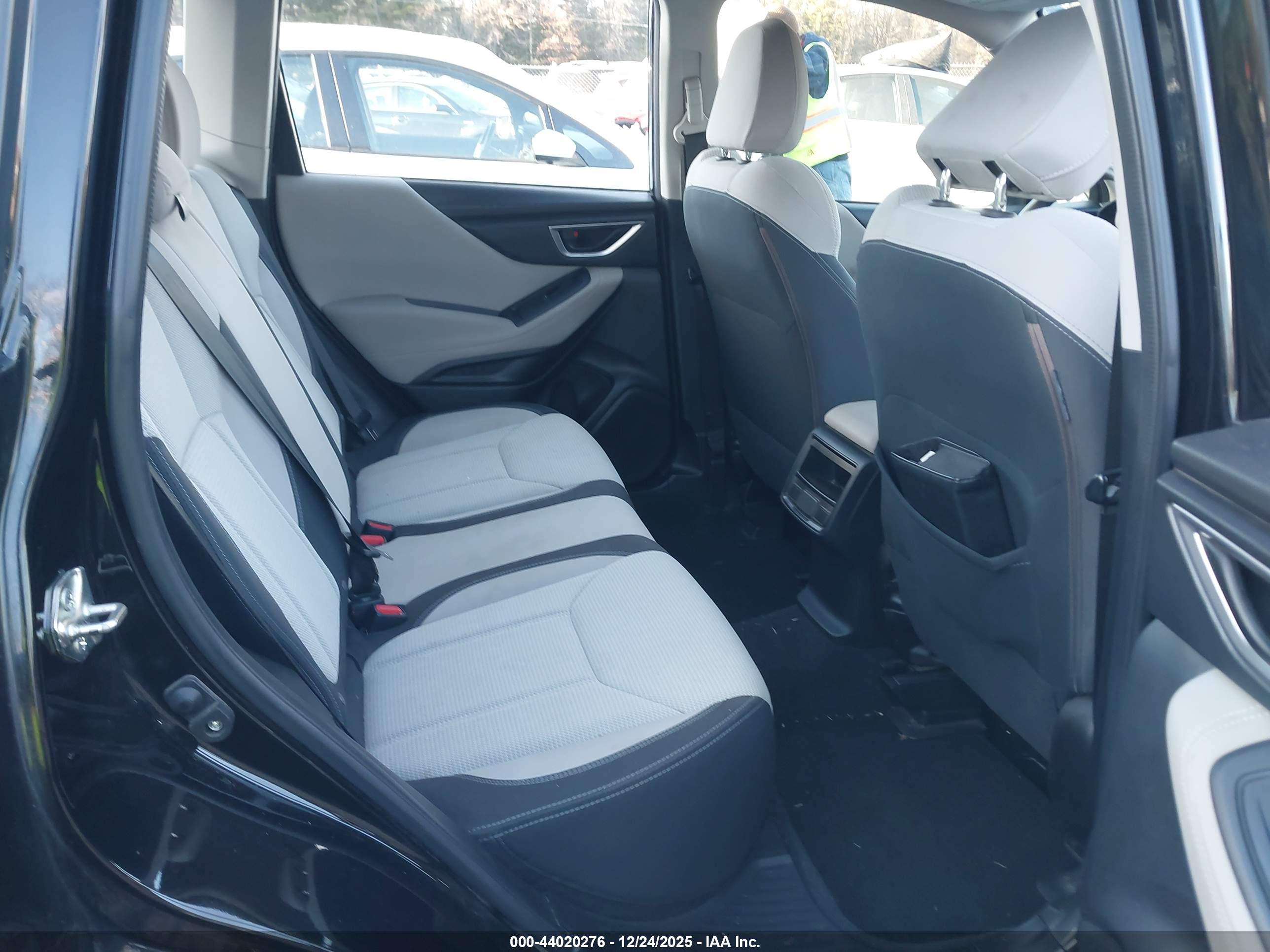 SUBARU FORESTER image 8