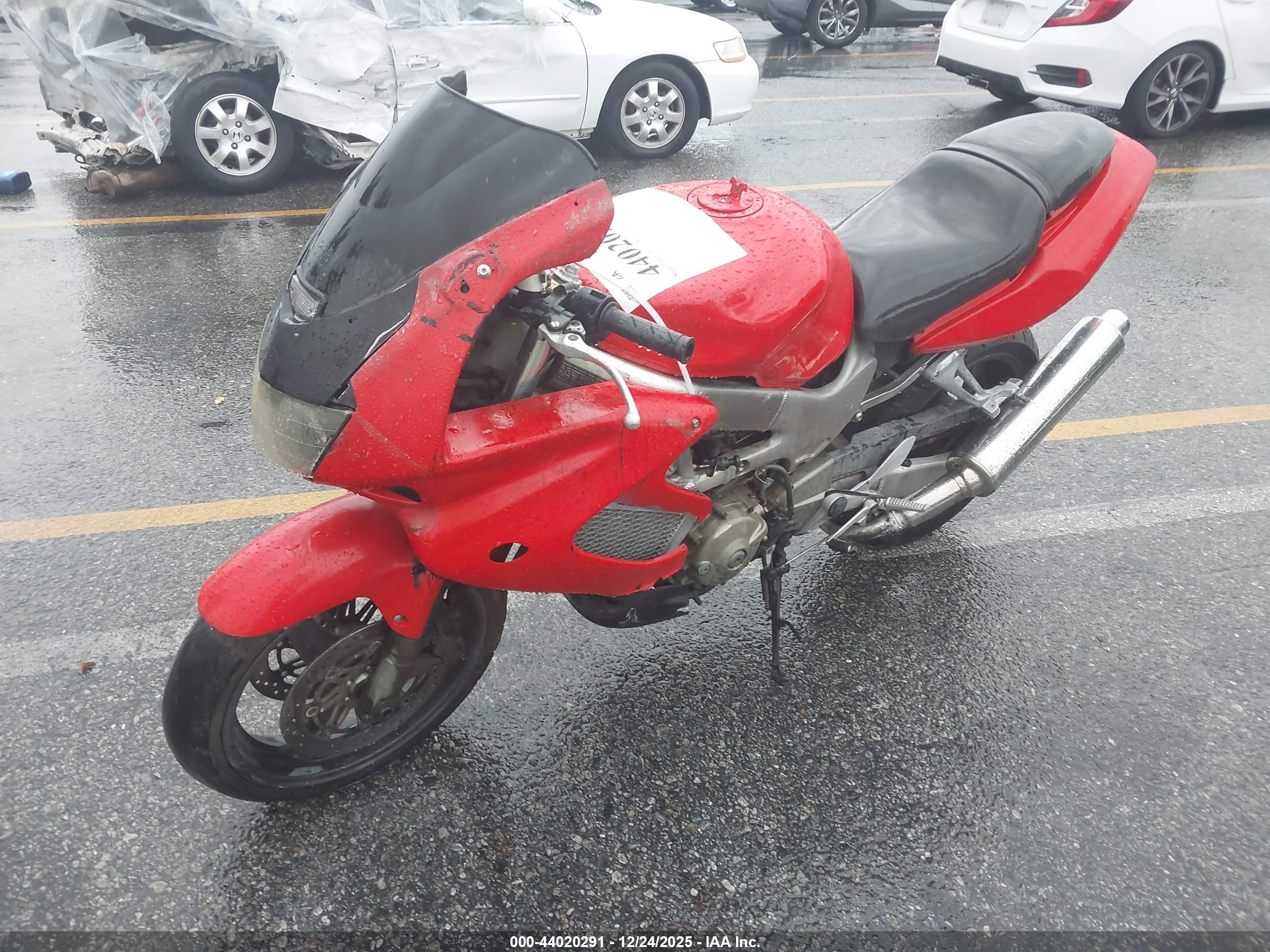 HONDA VTR1000 image 2