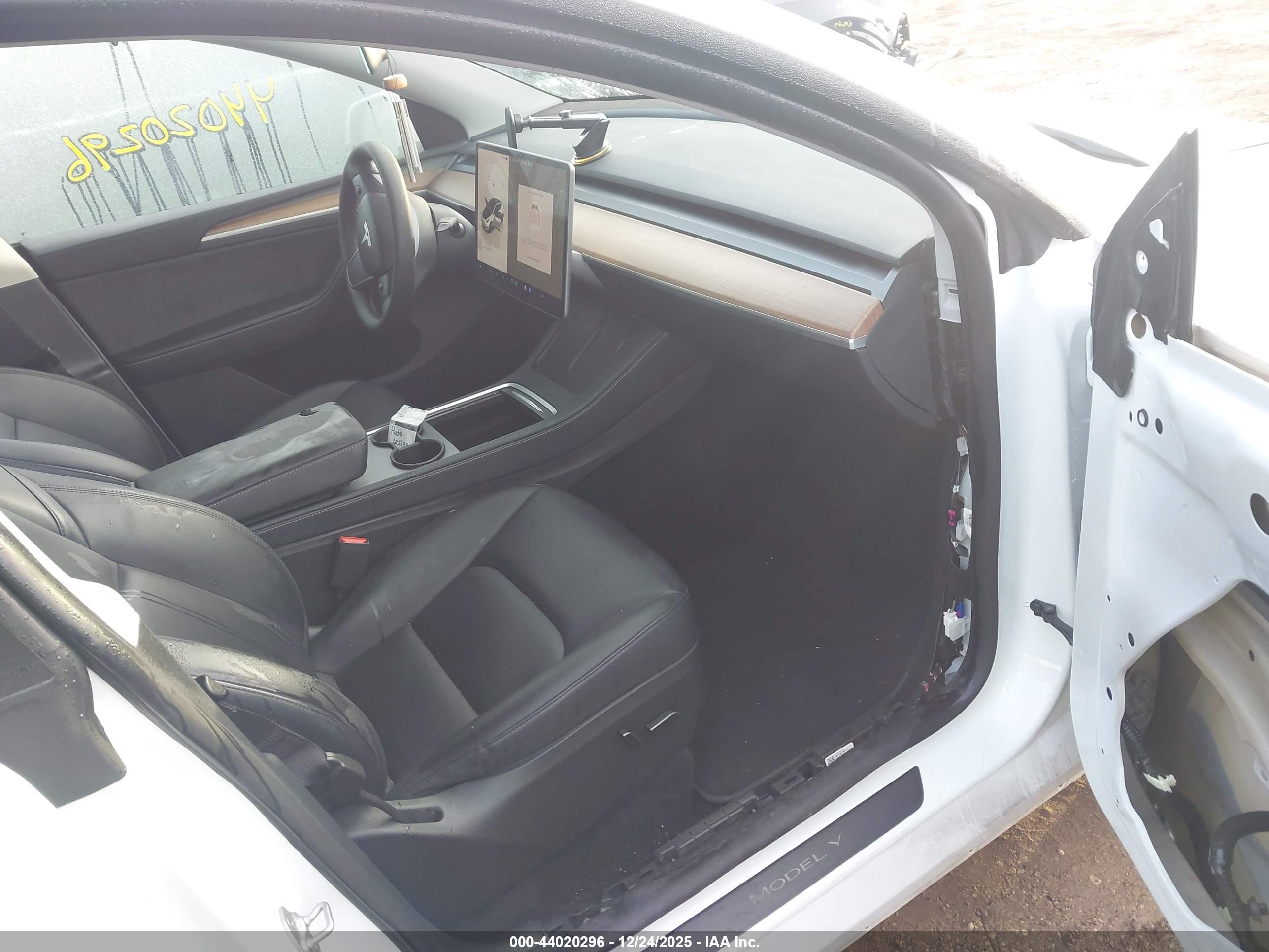 TESLA MODEL image 5