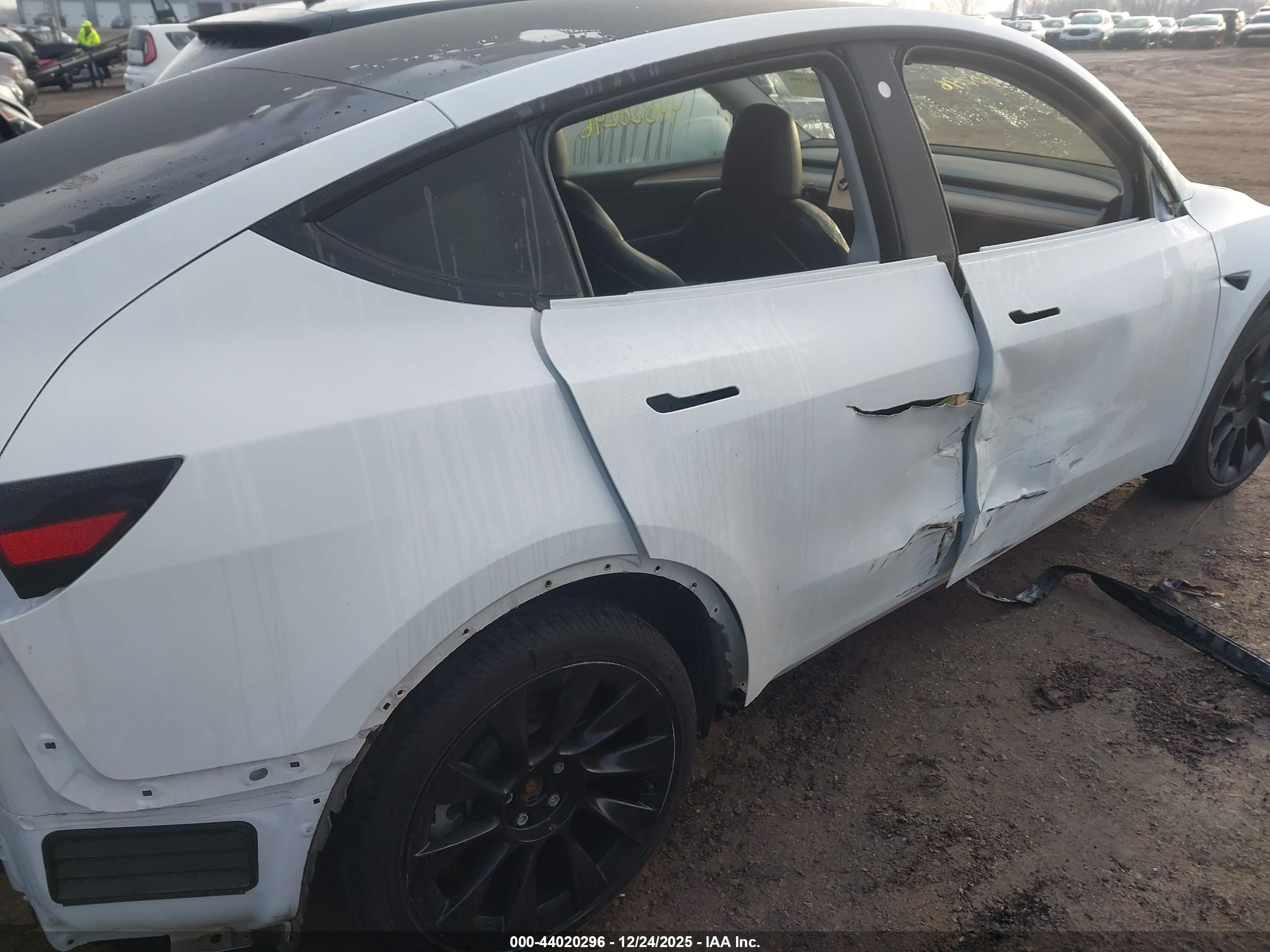TESLA MODEL image 6