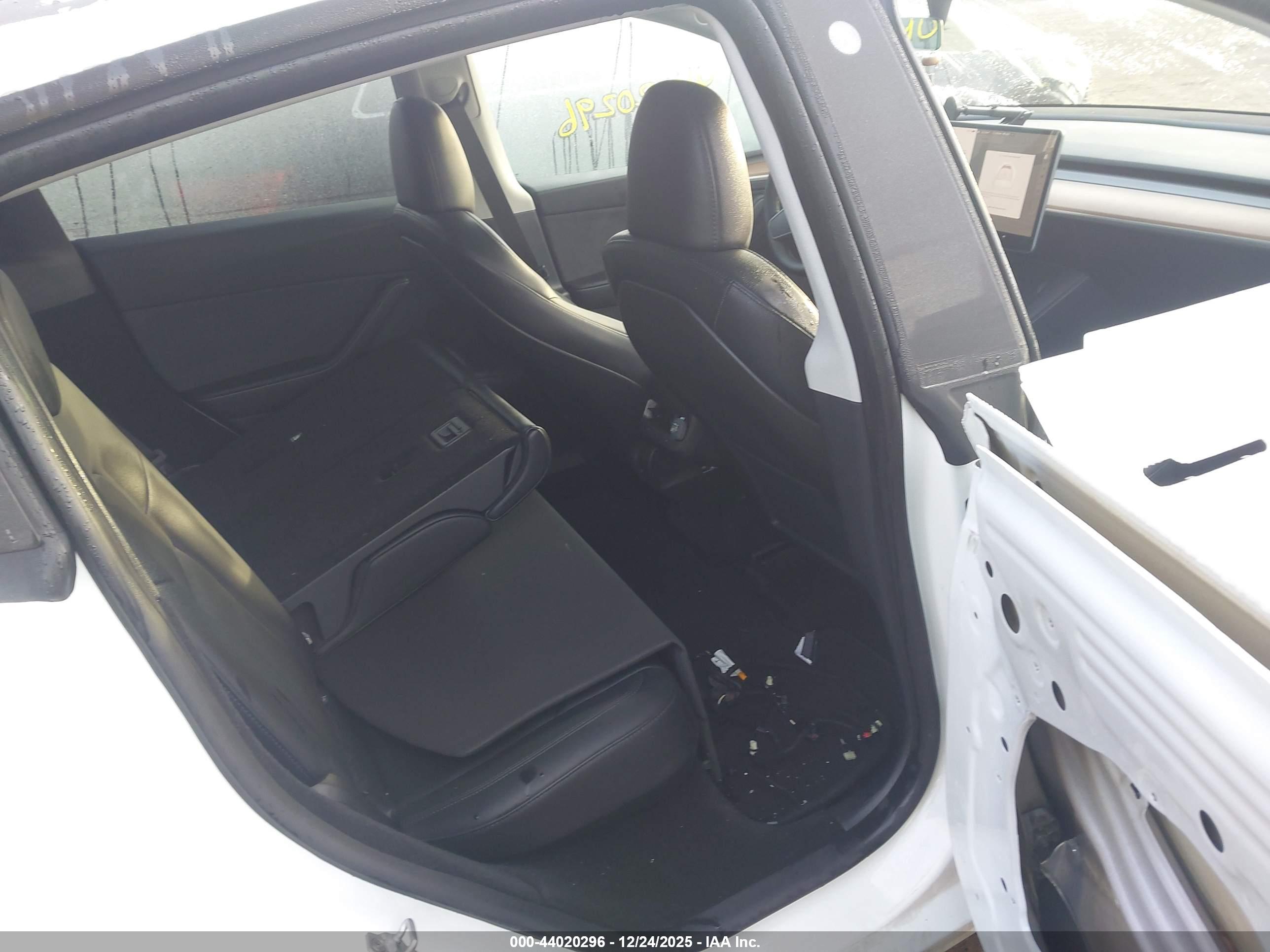 TESLA MODEL image 8