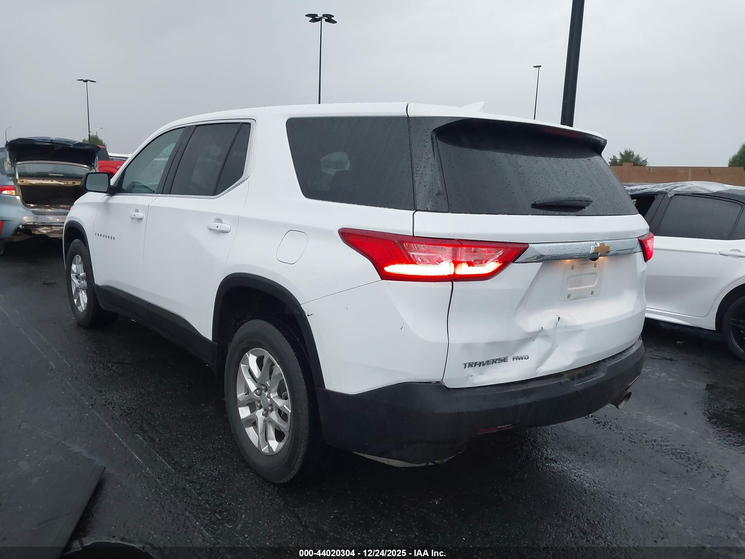 CHEVROLET TRAVERSE image 3