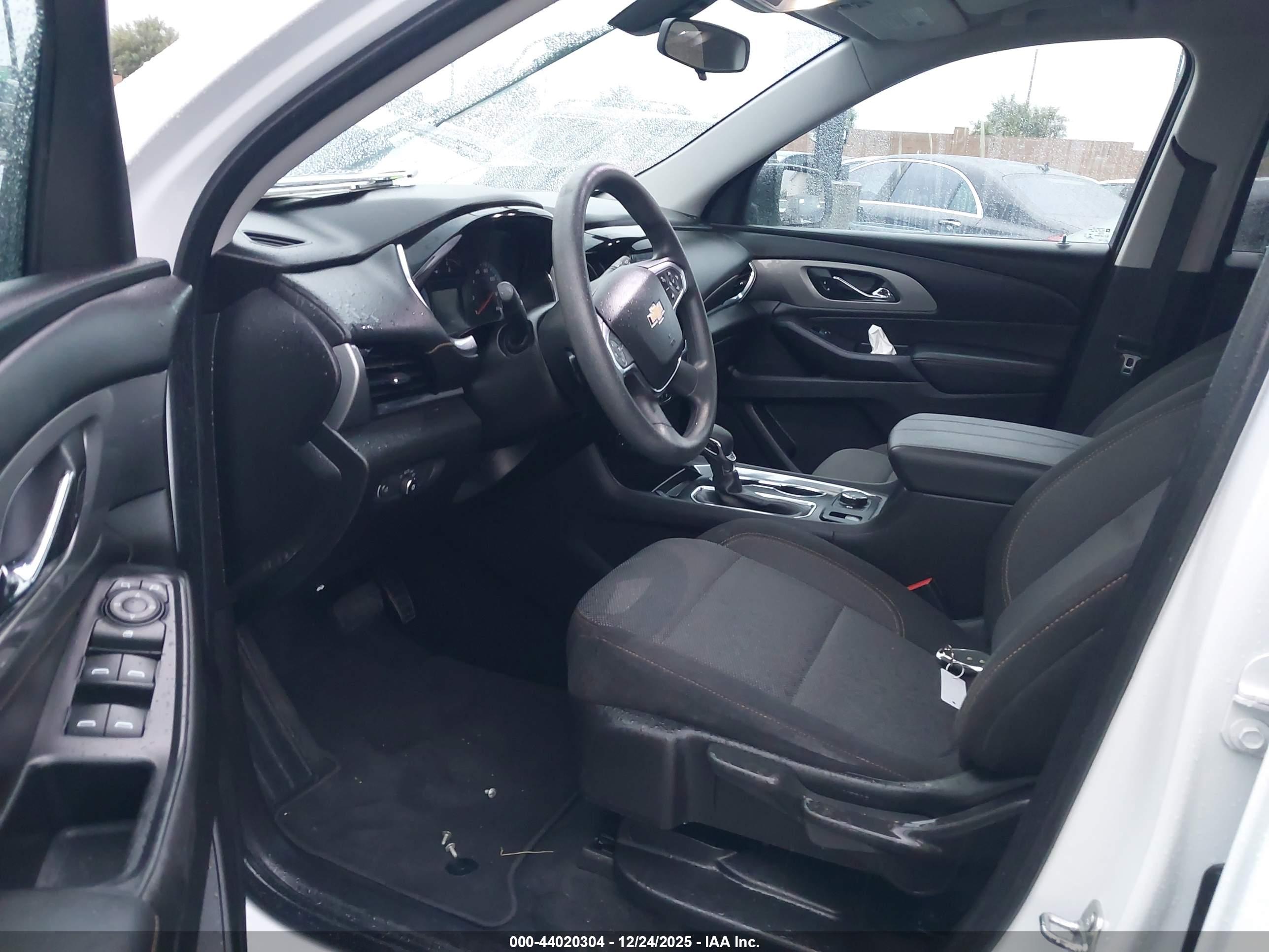 CHEVROLET TRAVERSE image 5