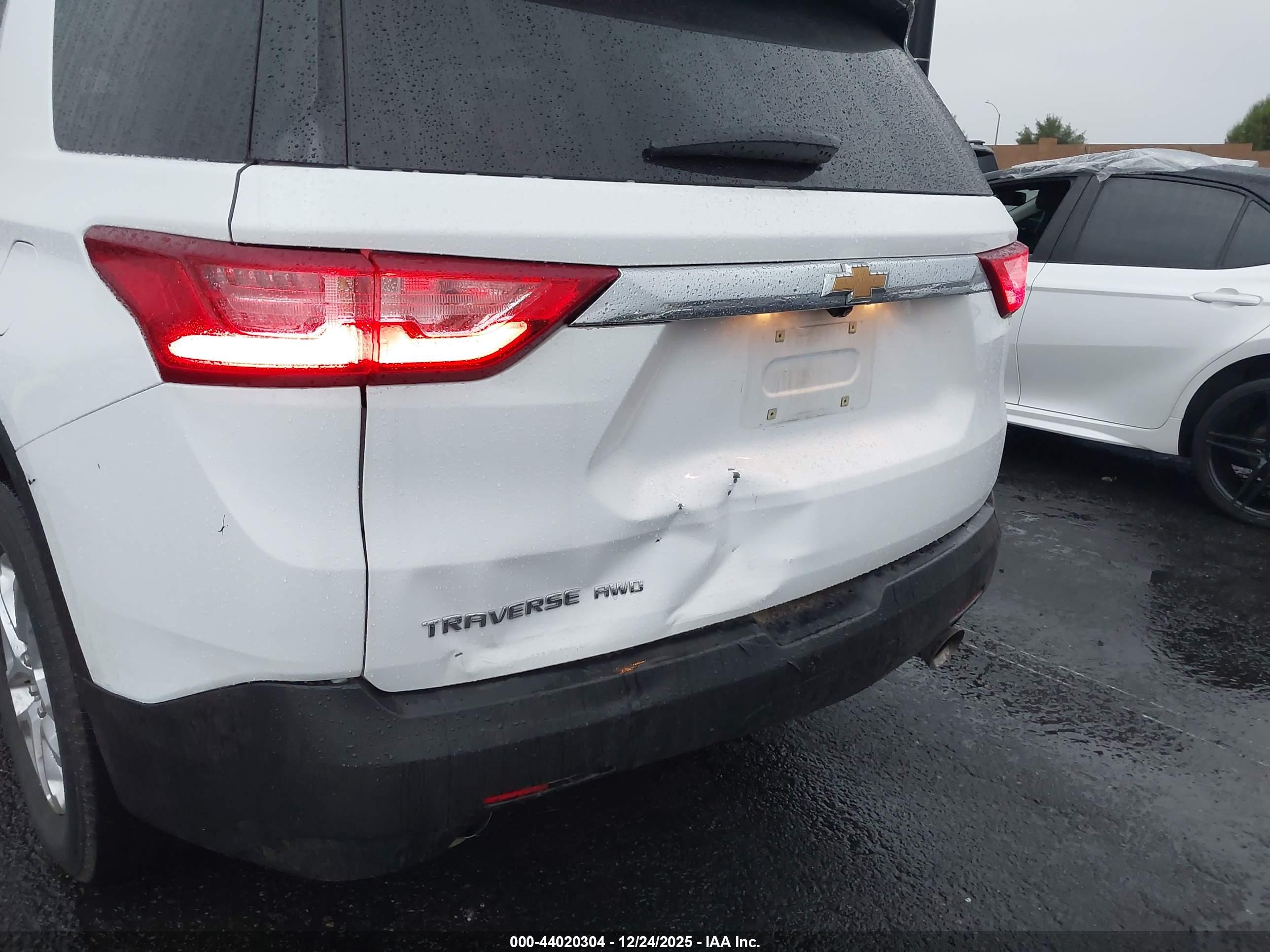 CHEVROLET TRAVERSE image 6