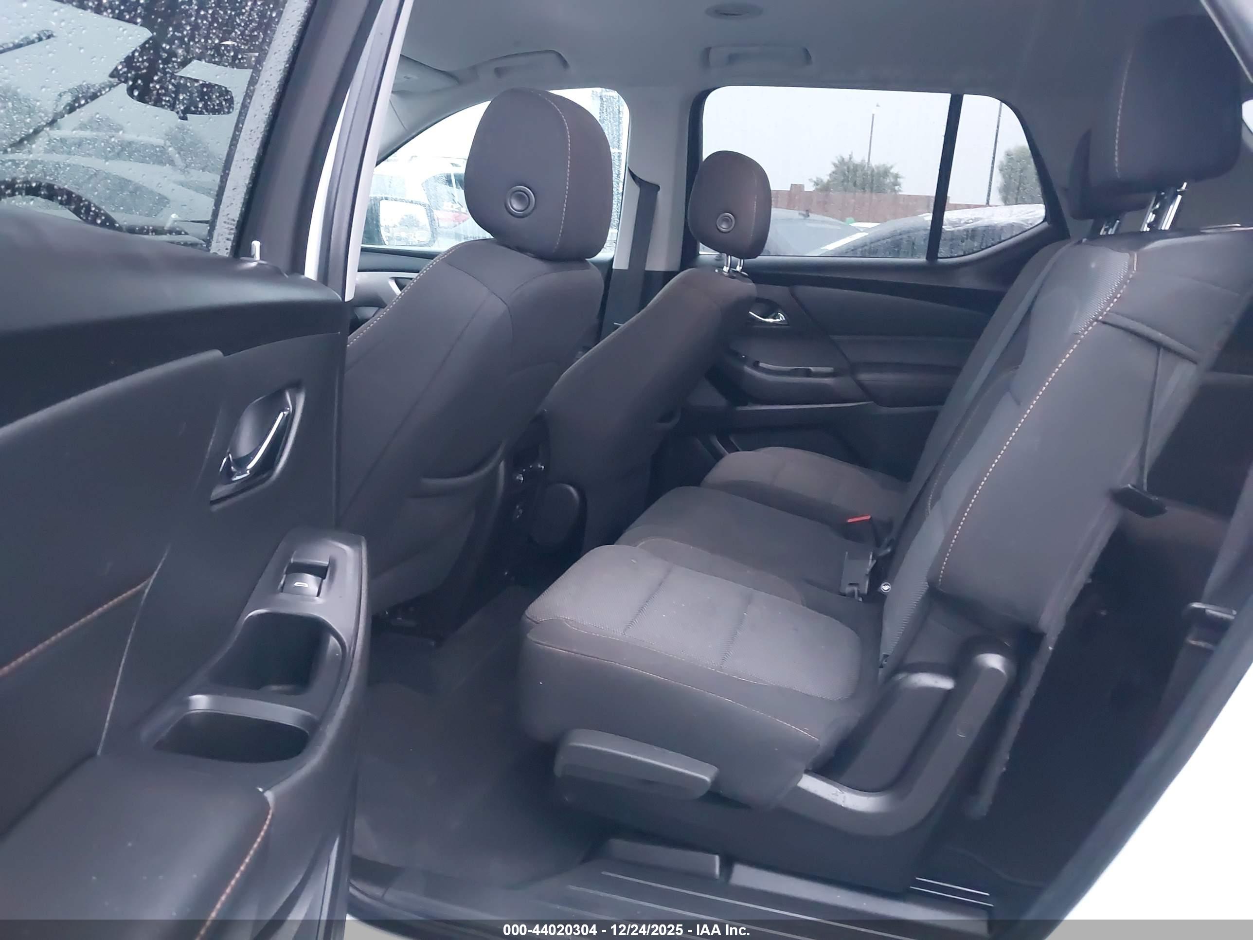 CHEVROLET TRAVERSE image 8